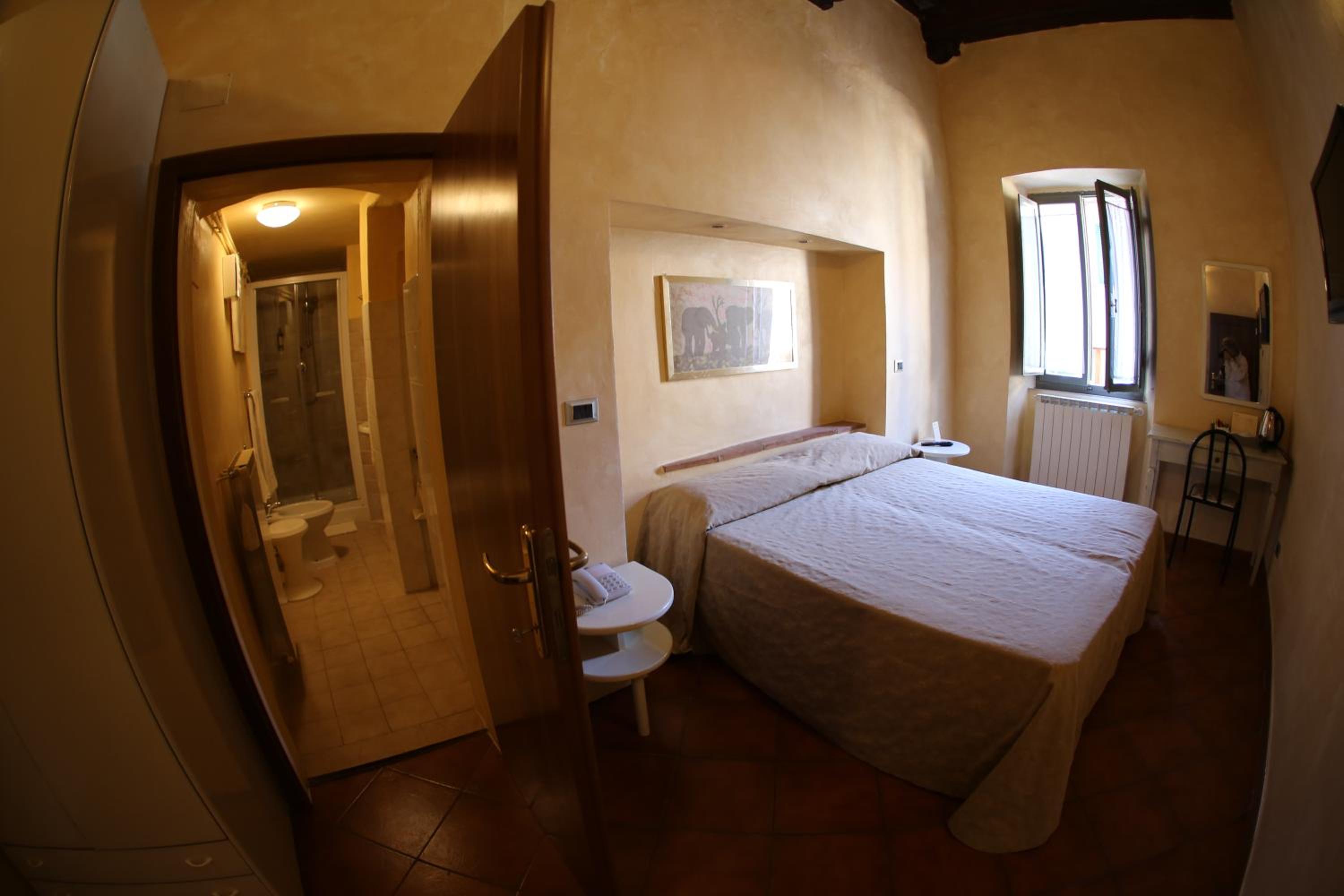 Standard Double or Twin Room - Photo 2