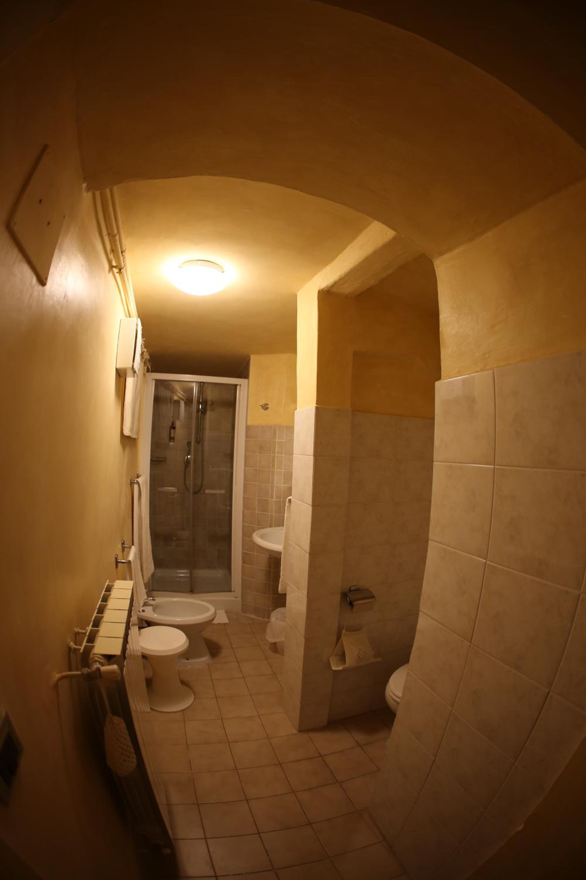 Standard Double or Twin Room - Photo 5
