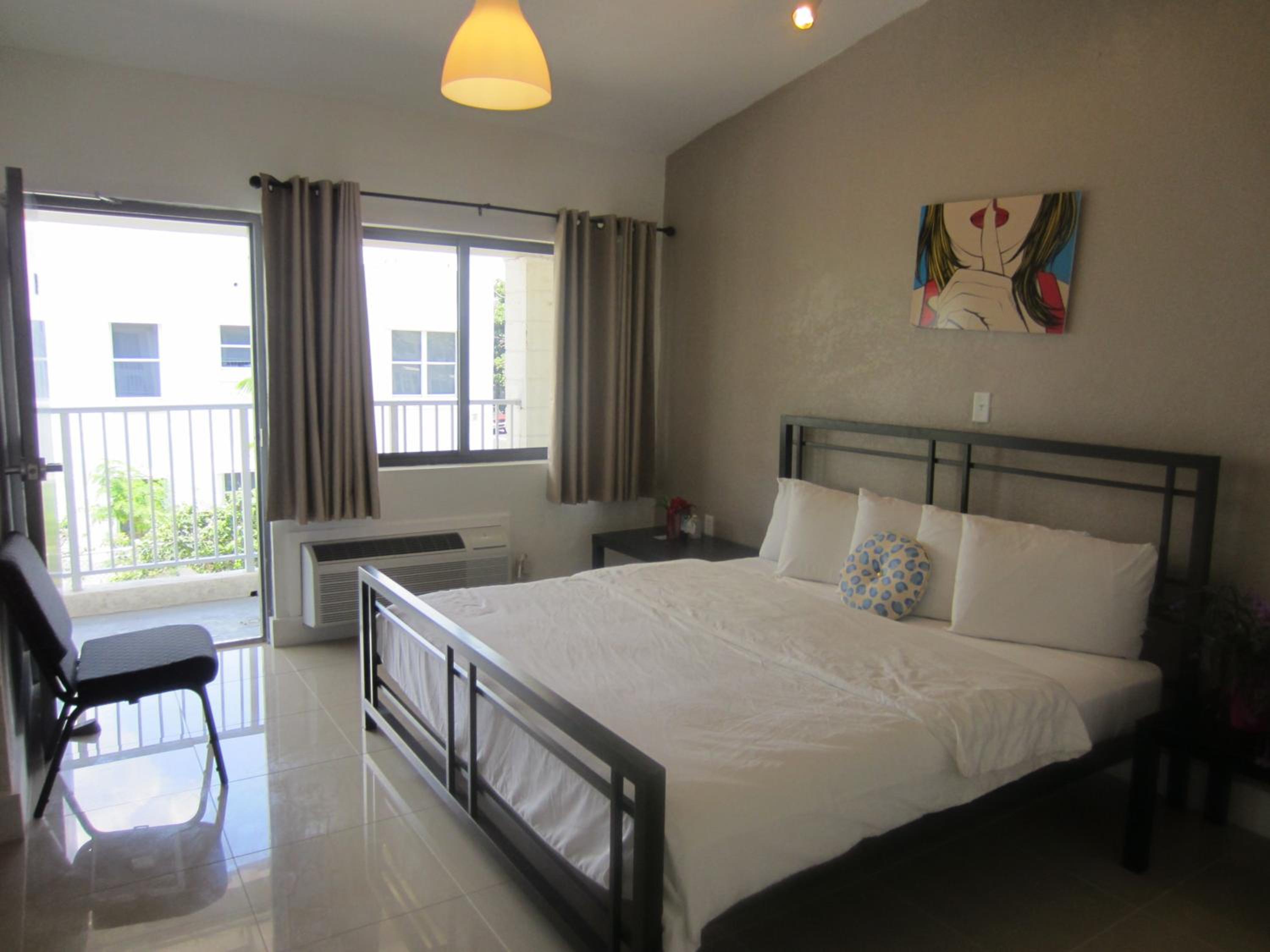Queen Room photo 1