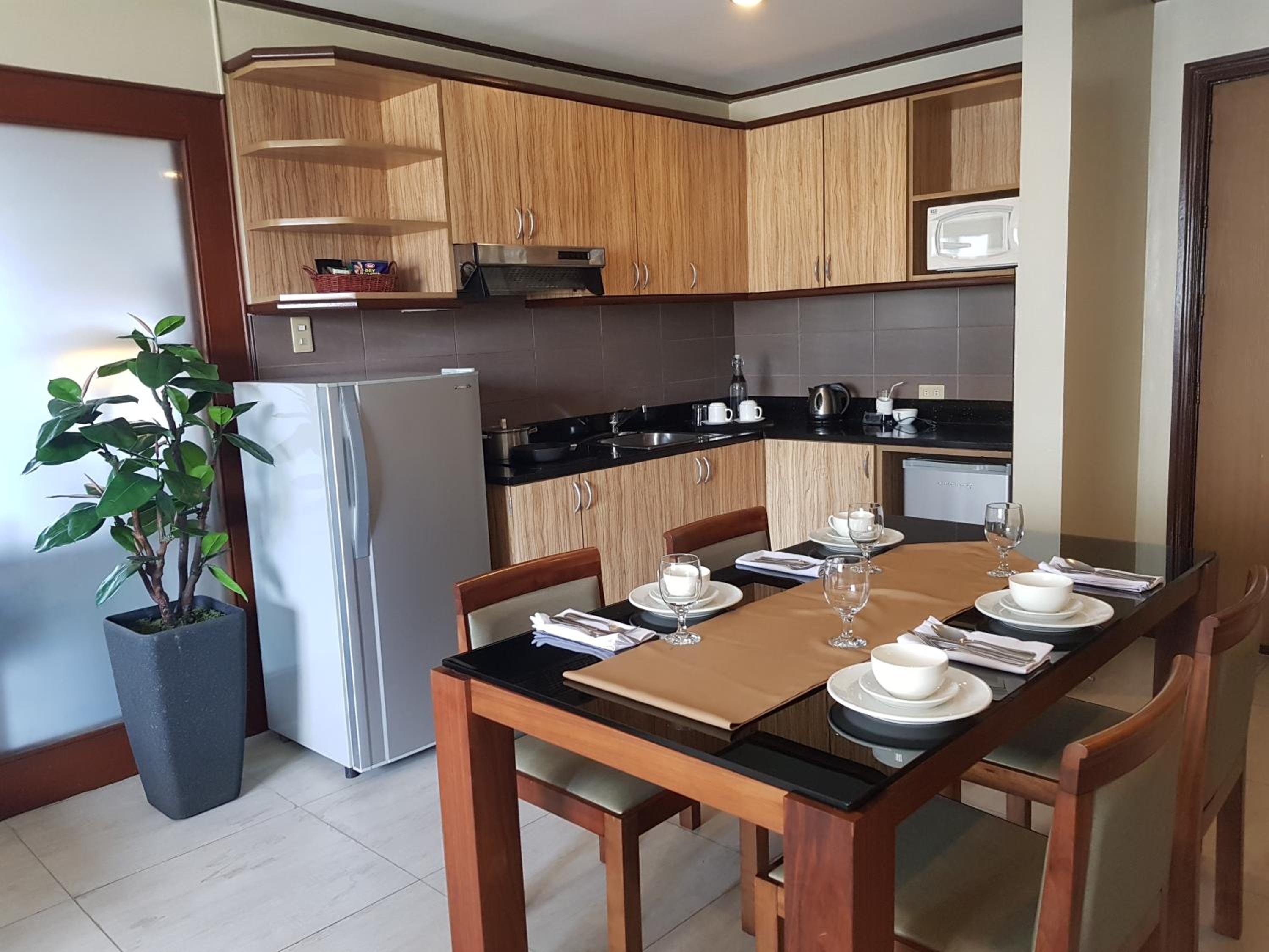 Executive Suite - Photo 3