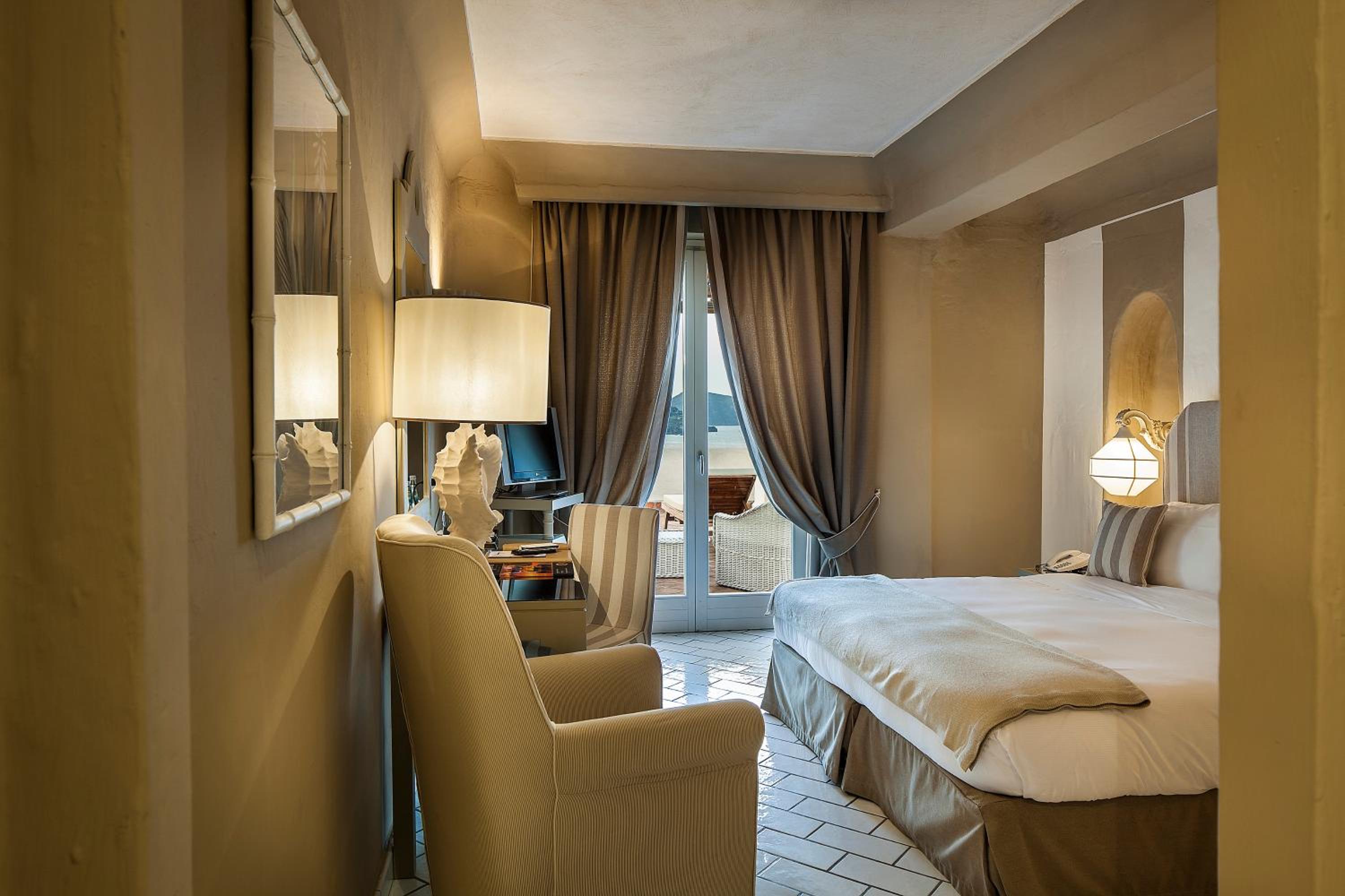 Deluxe Double Room - Photo 1