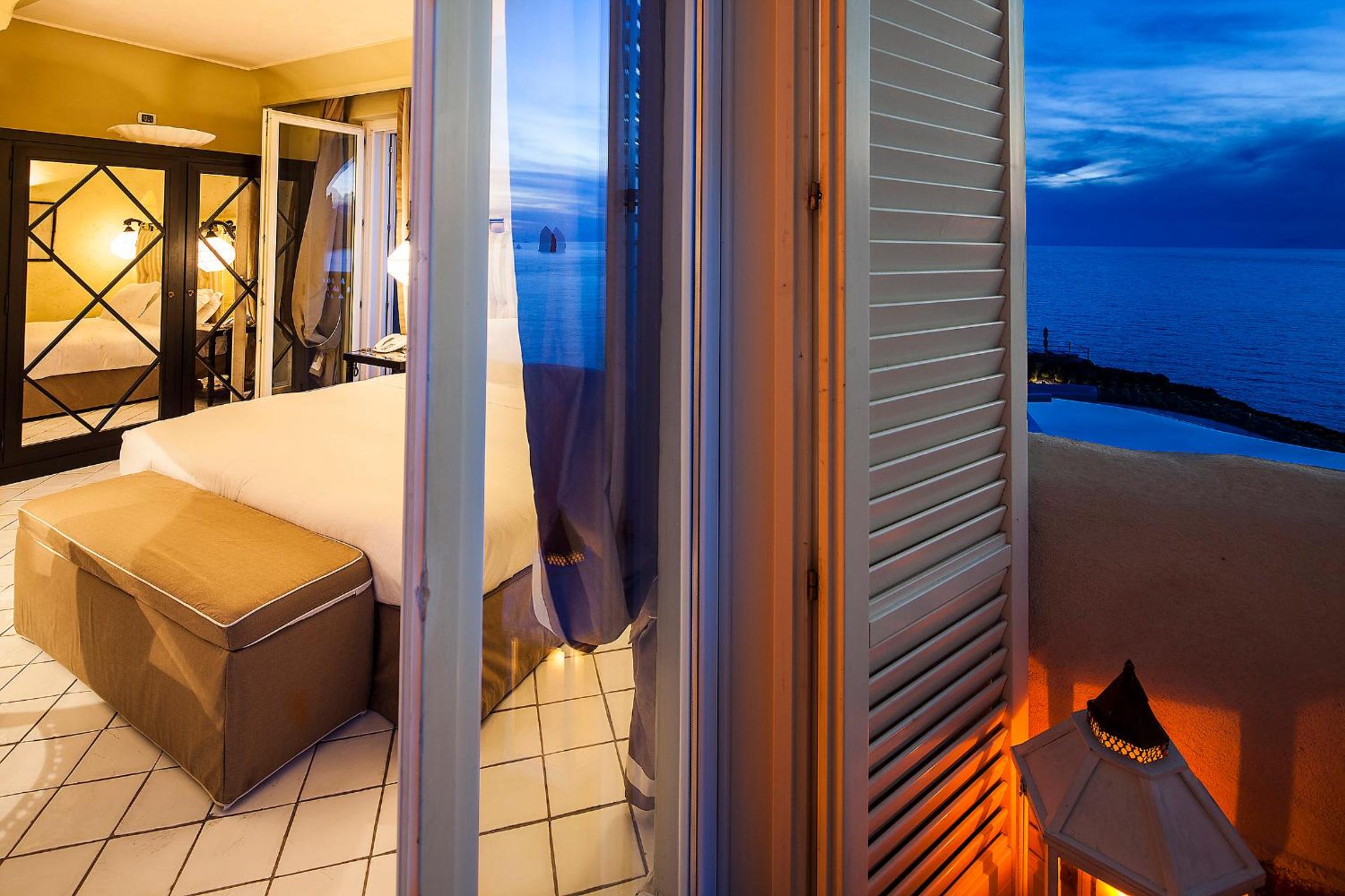 Deluxe Double Room - Photo 9