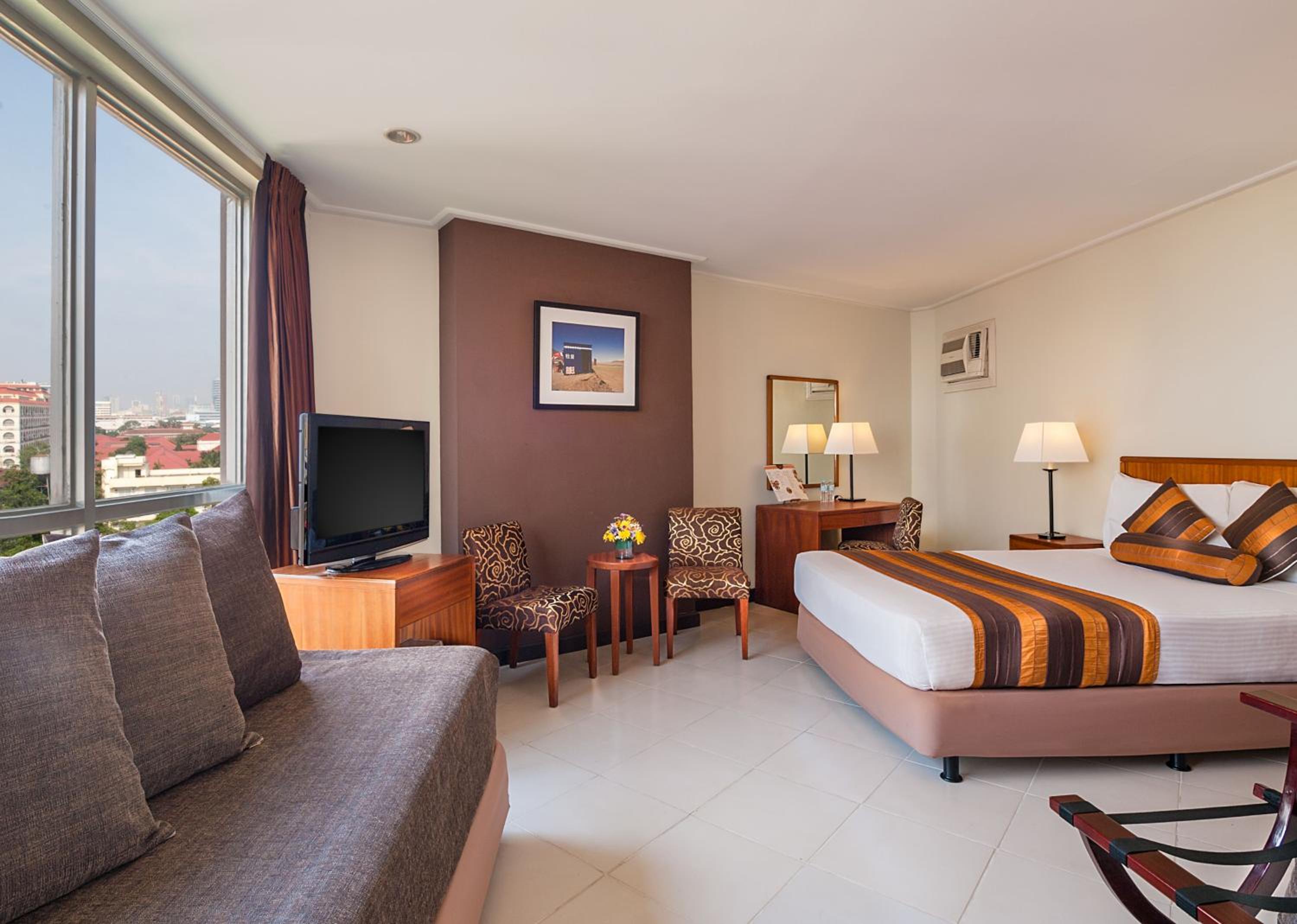Deluxe Family Room - Photo 1
