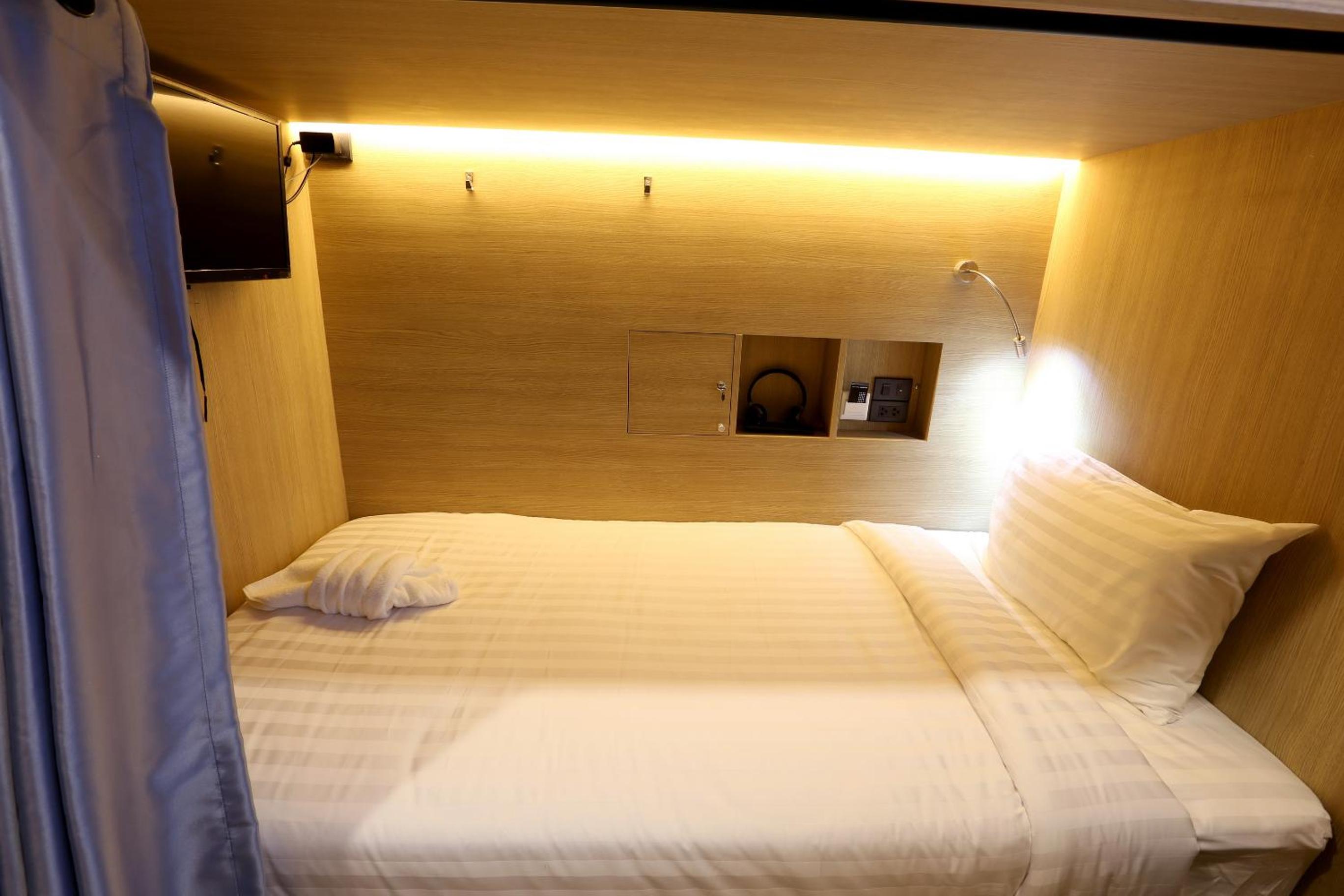 Bed in 4-Bed Mixed Dormitory Room photo 2