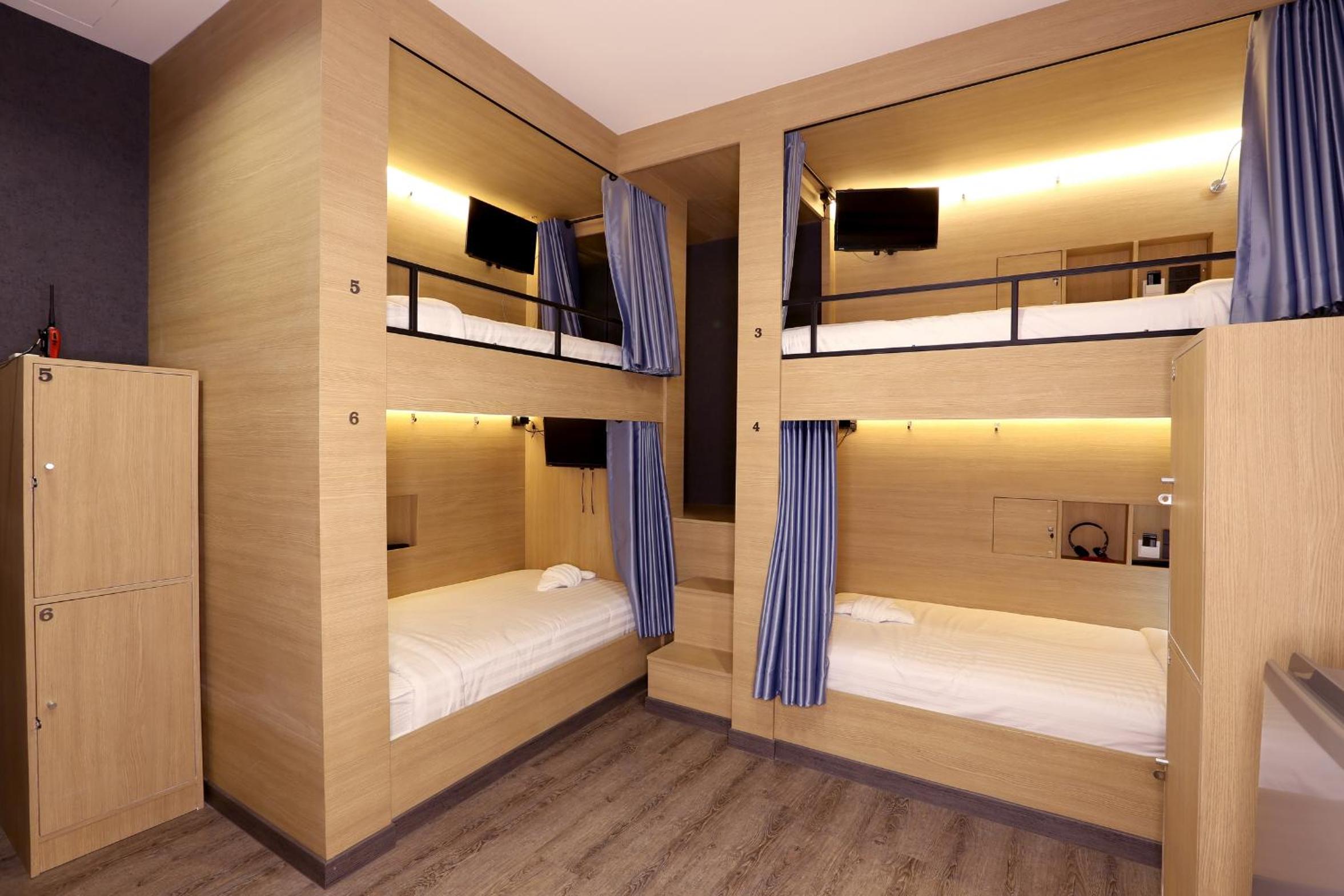 Bed in 8-Bed Dormitory Room photo 1