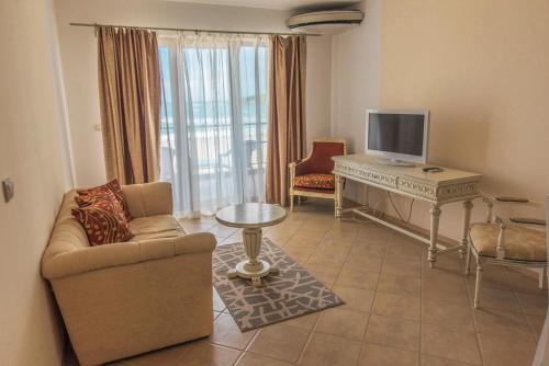 Deluxe Two-Bedroom Apartment (4 Adults)