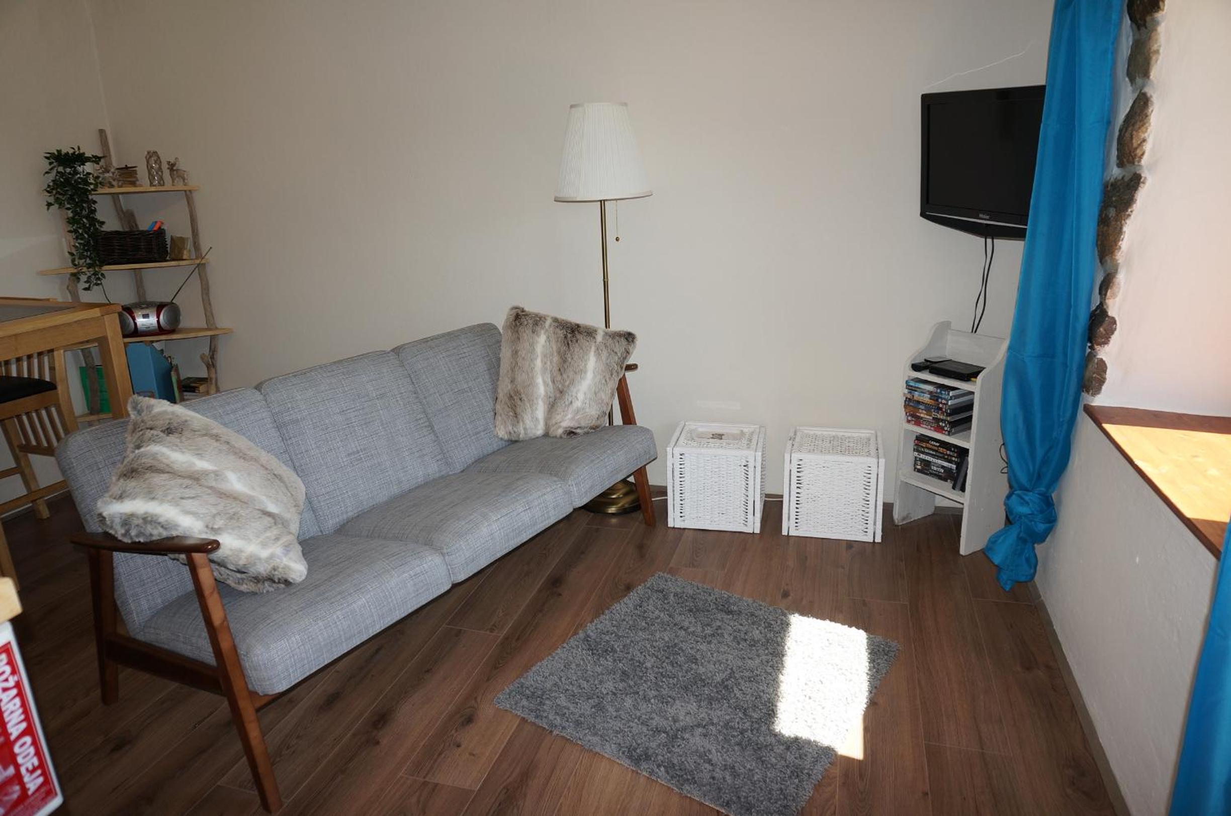 One-Bedroom Apartment photo 1