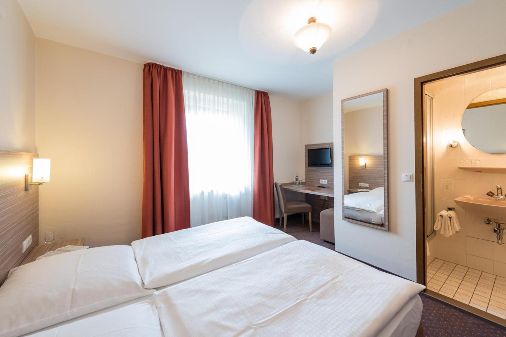Standard Double Room - Photo 3