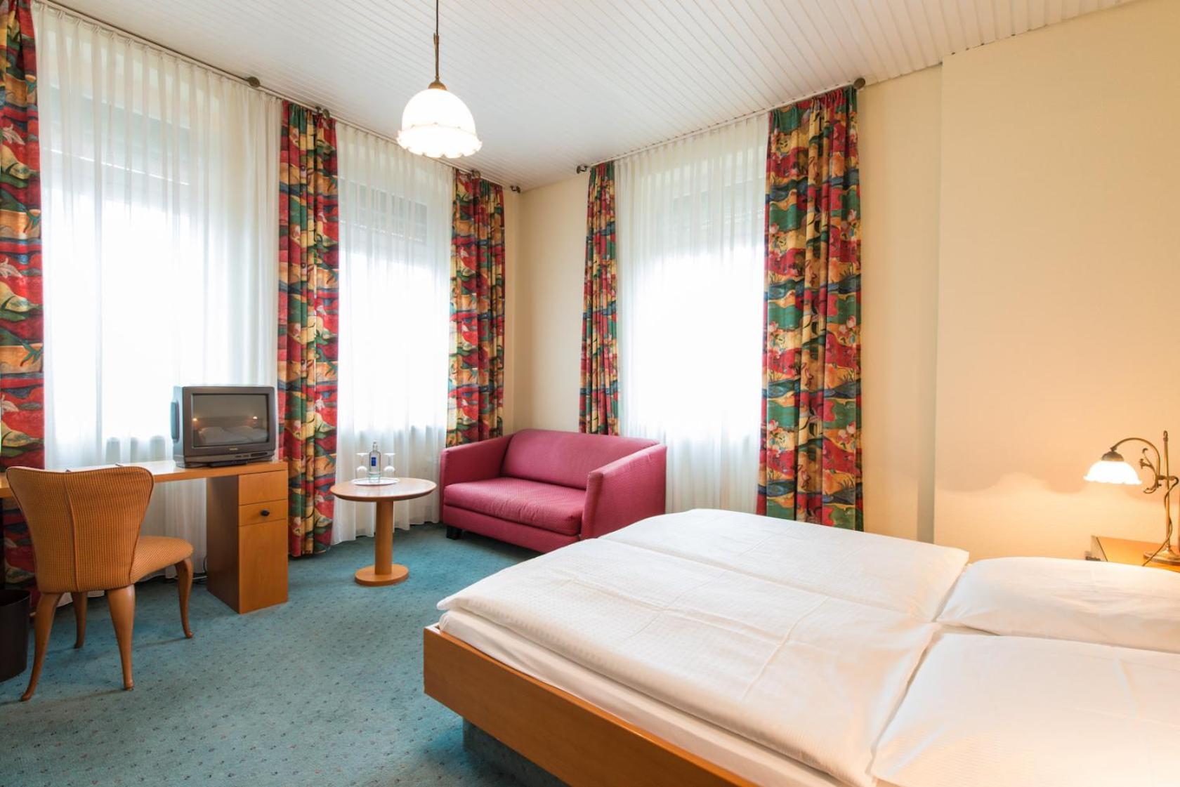 Standard Double Room - Photo 4