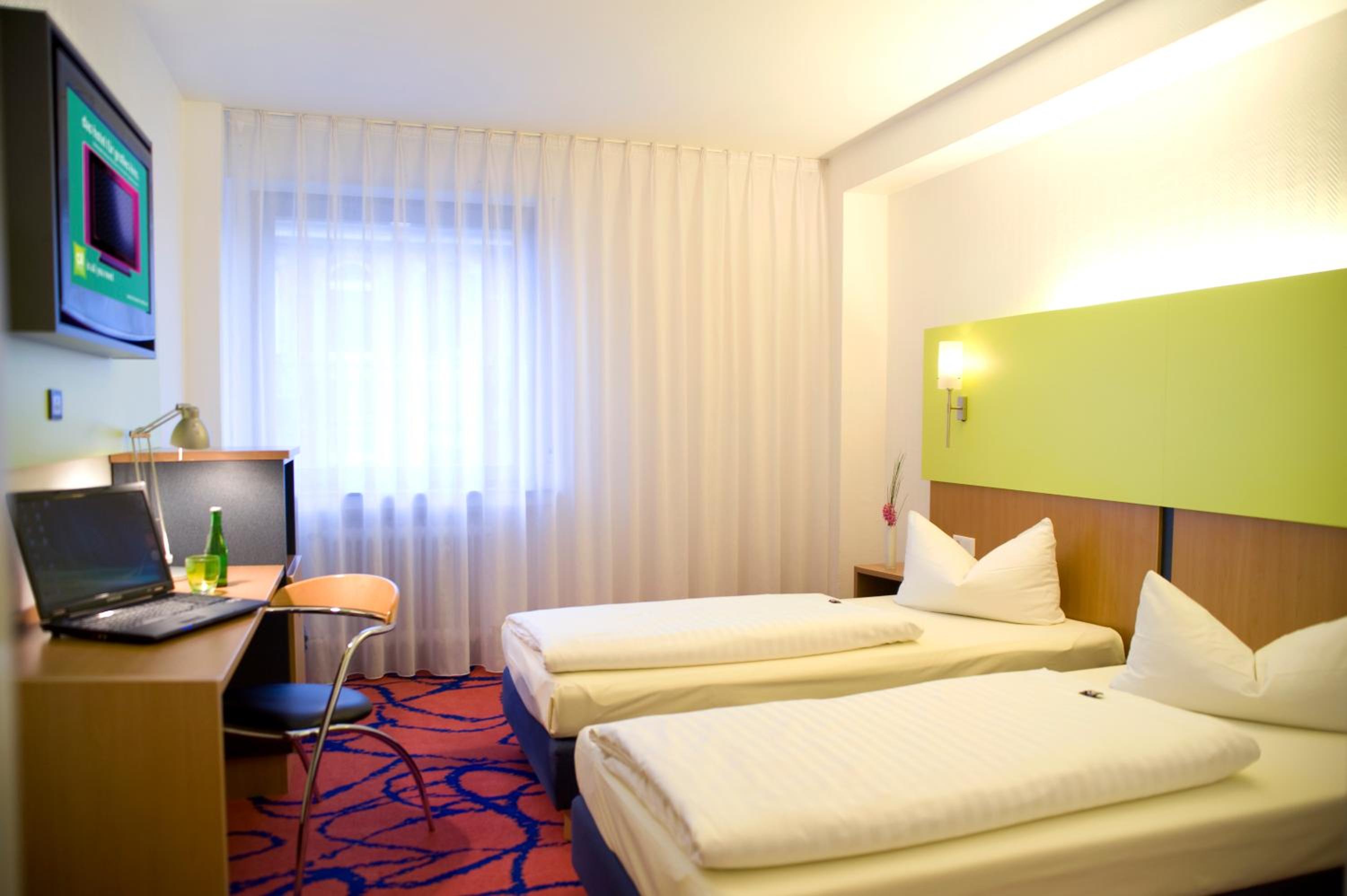 Standard Twin Room - Photo 2