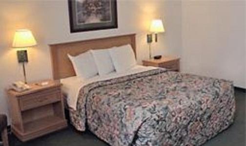 Queen Room with Sofa Bed - Non-Smoking