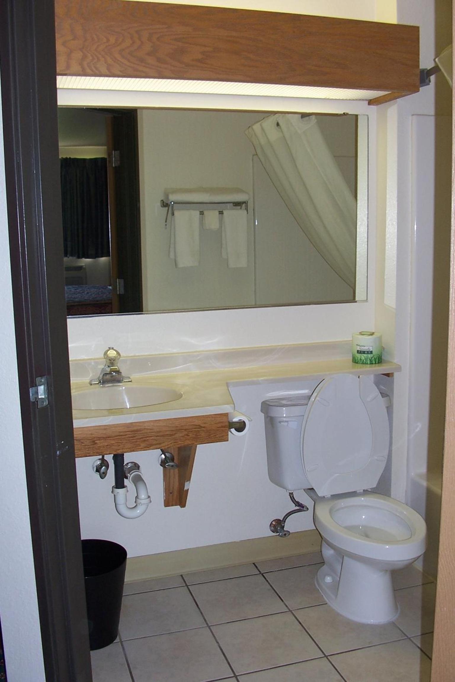 King Room - Non-Smoking photo 3