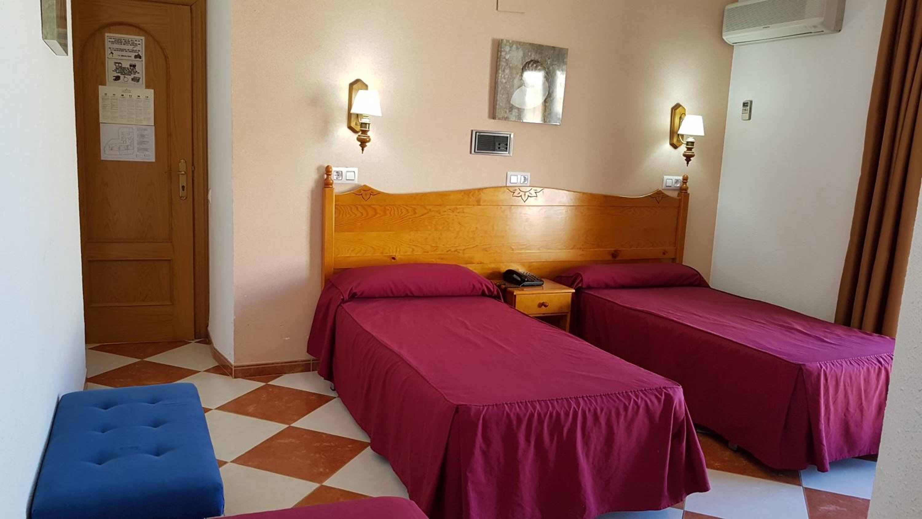 Double or Twin Room - Photo 1