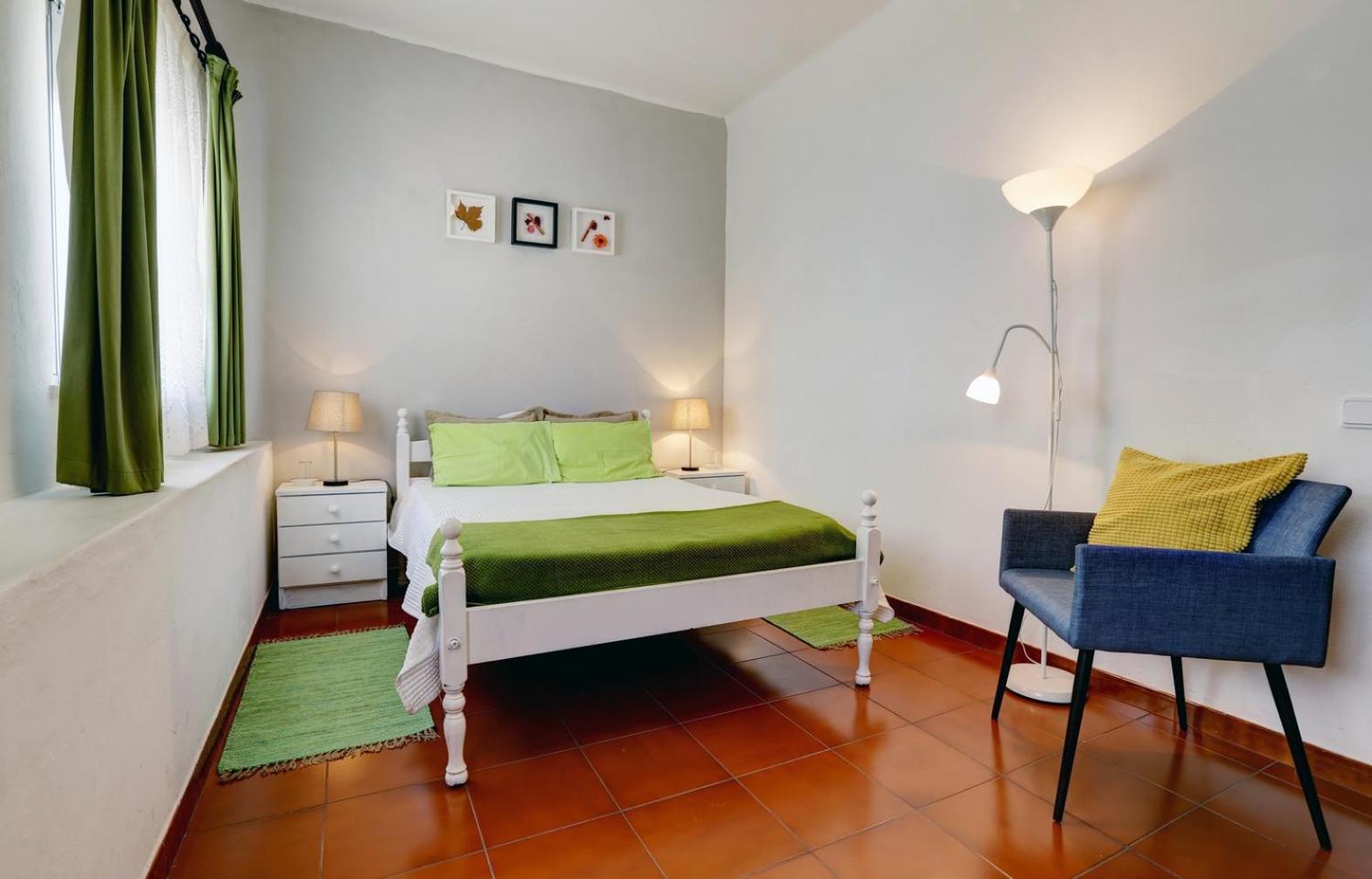 Double or Twin Room with City View - Photo 8