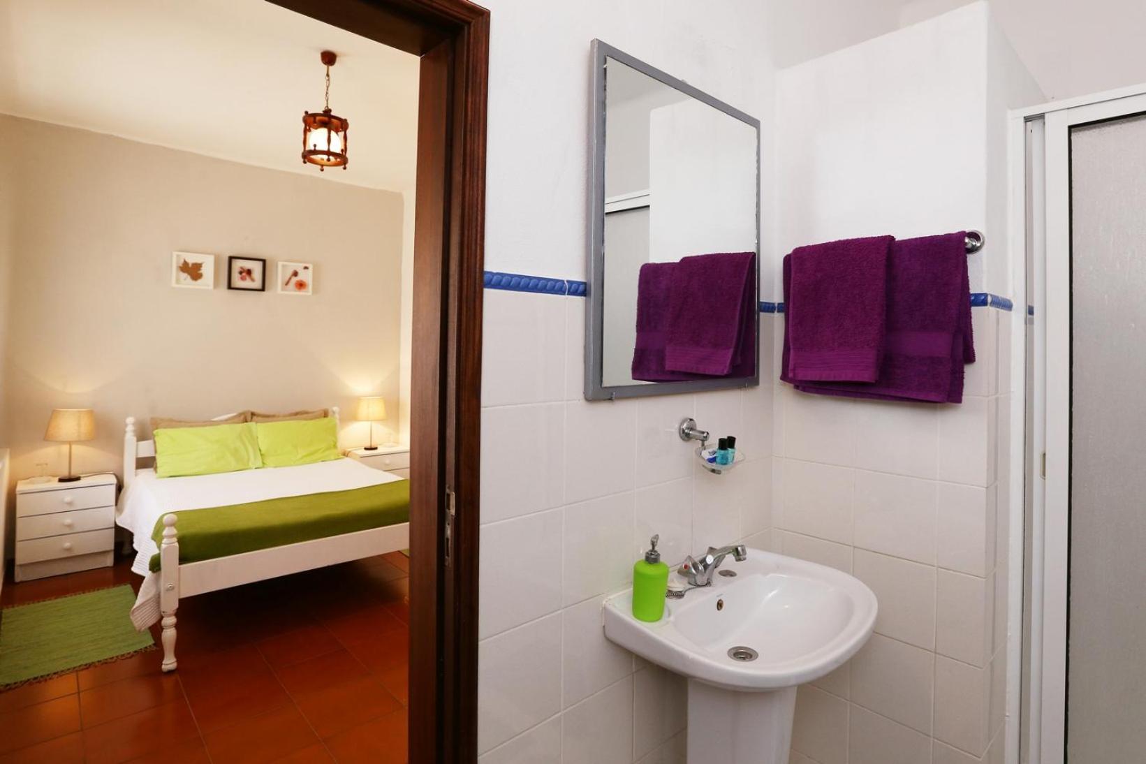 Double or Twin Room with City View - Photo 5