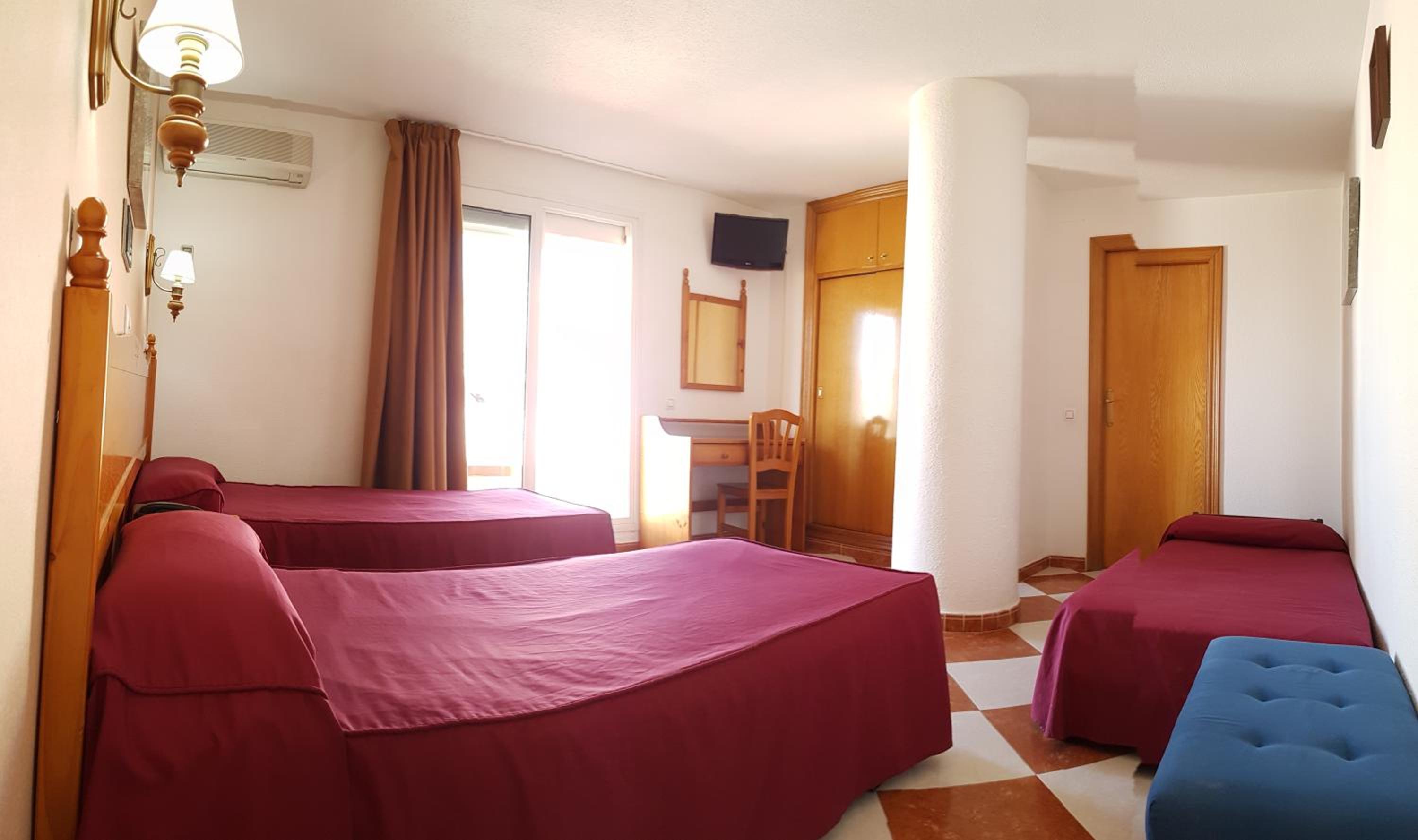 Habitación Doble o con Dos Camas con Cama Adicional