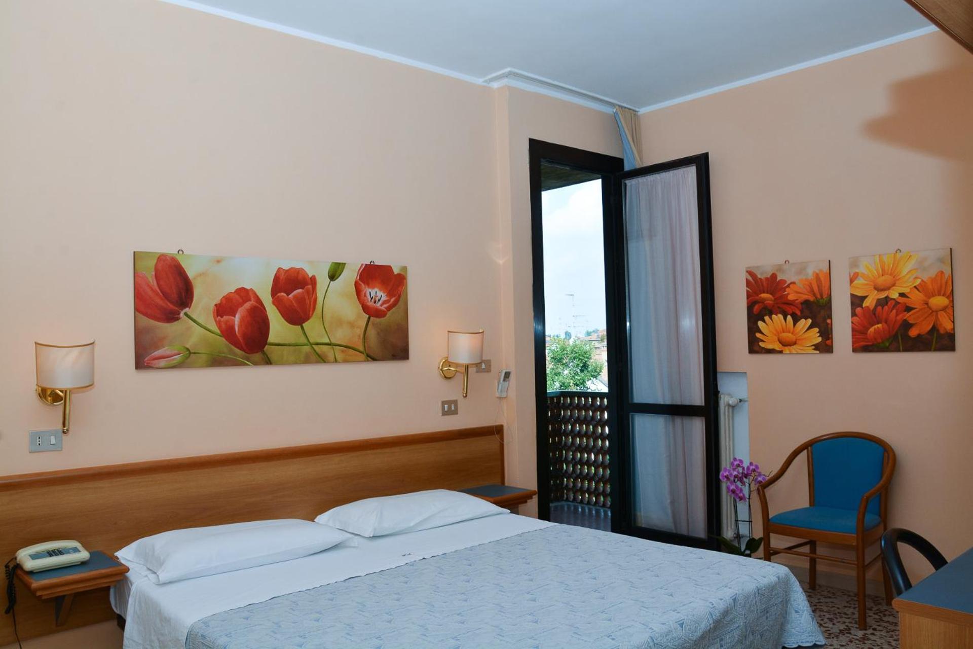 Double or Twin Room - Photo 3