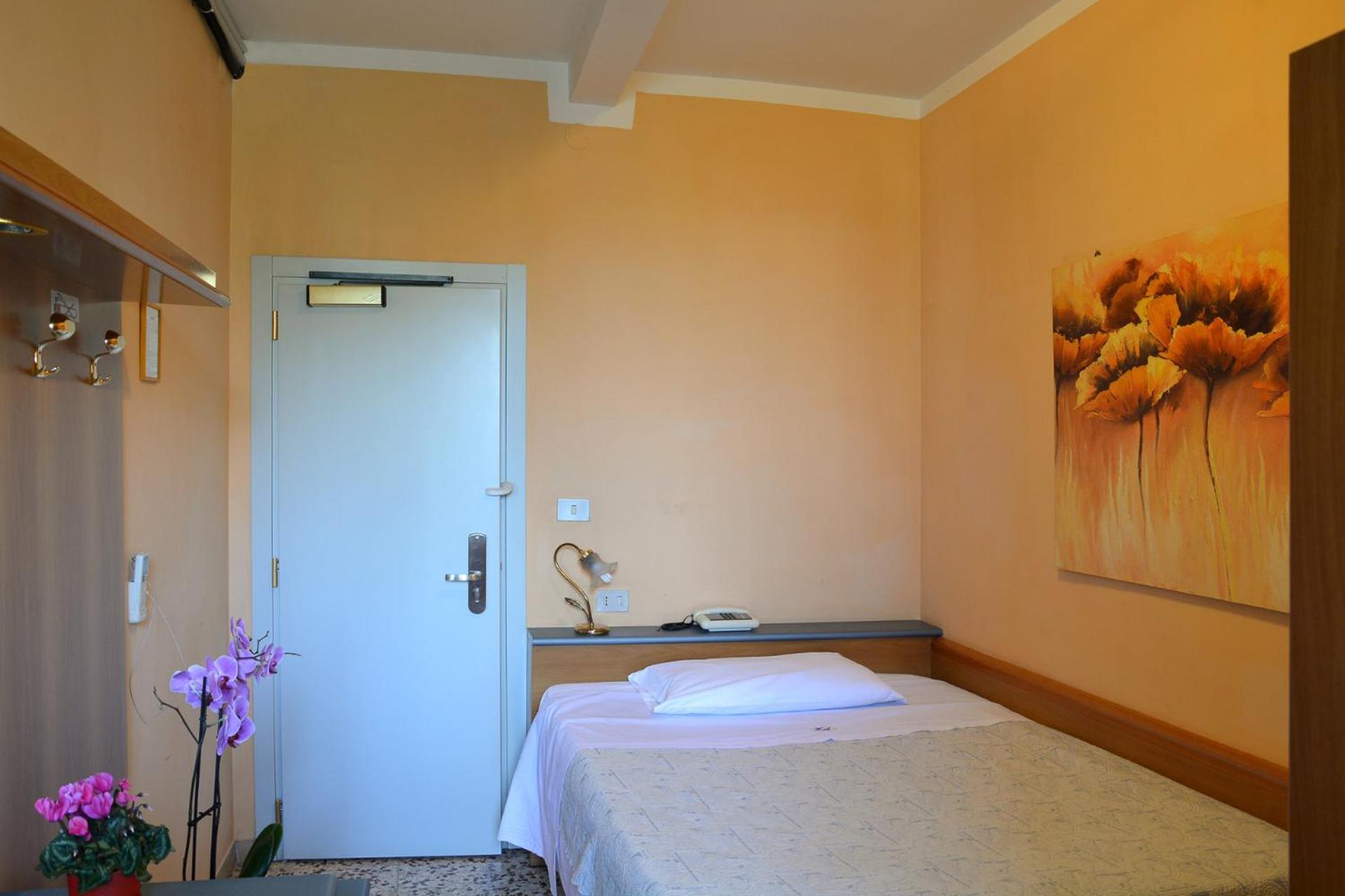 Single Room photo 1