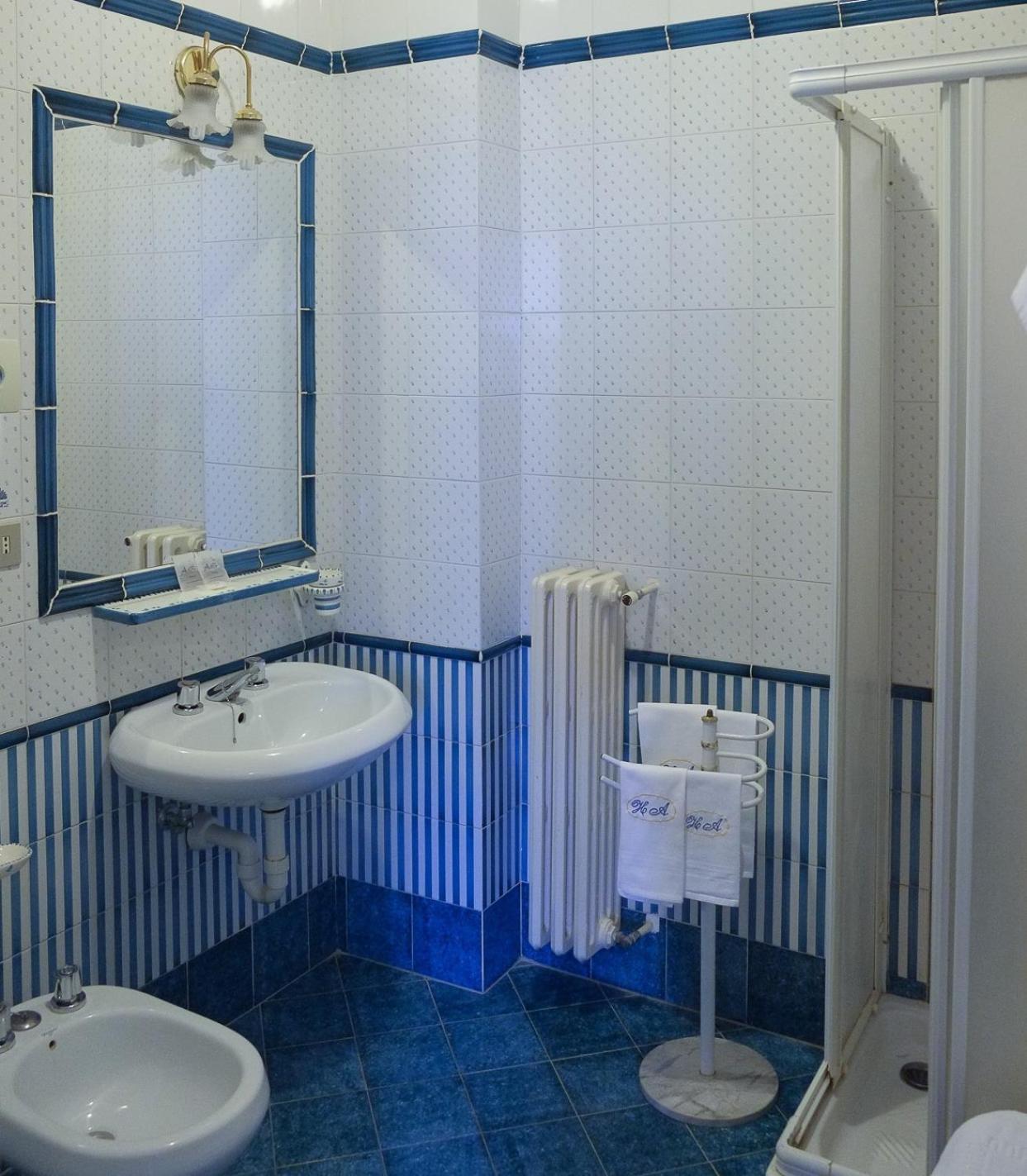 Double or Twin Room - Photo 2