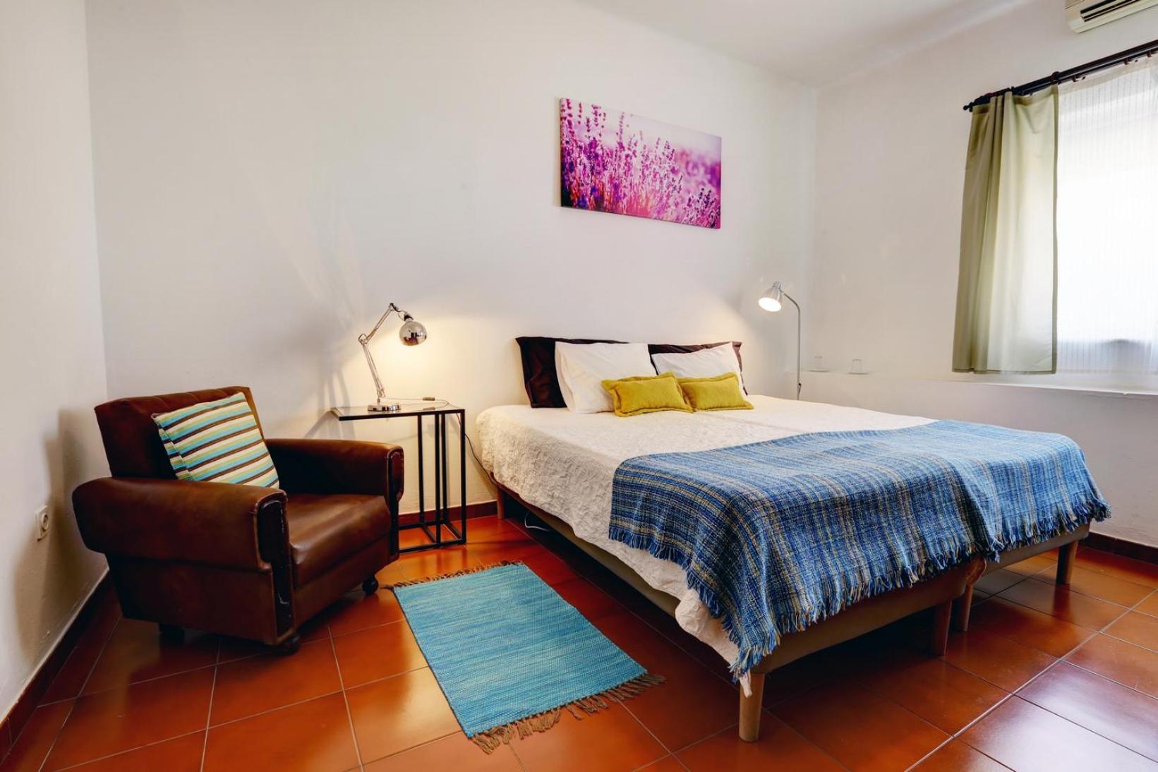 Double Room with Private Bathroom - Photo 5