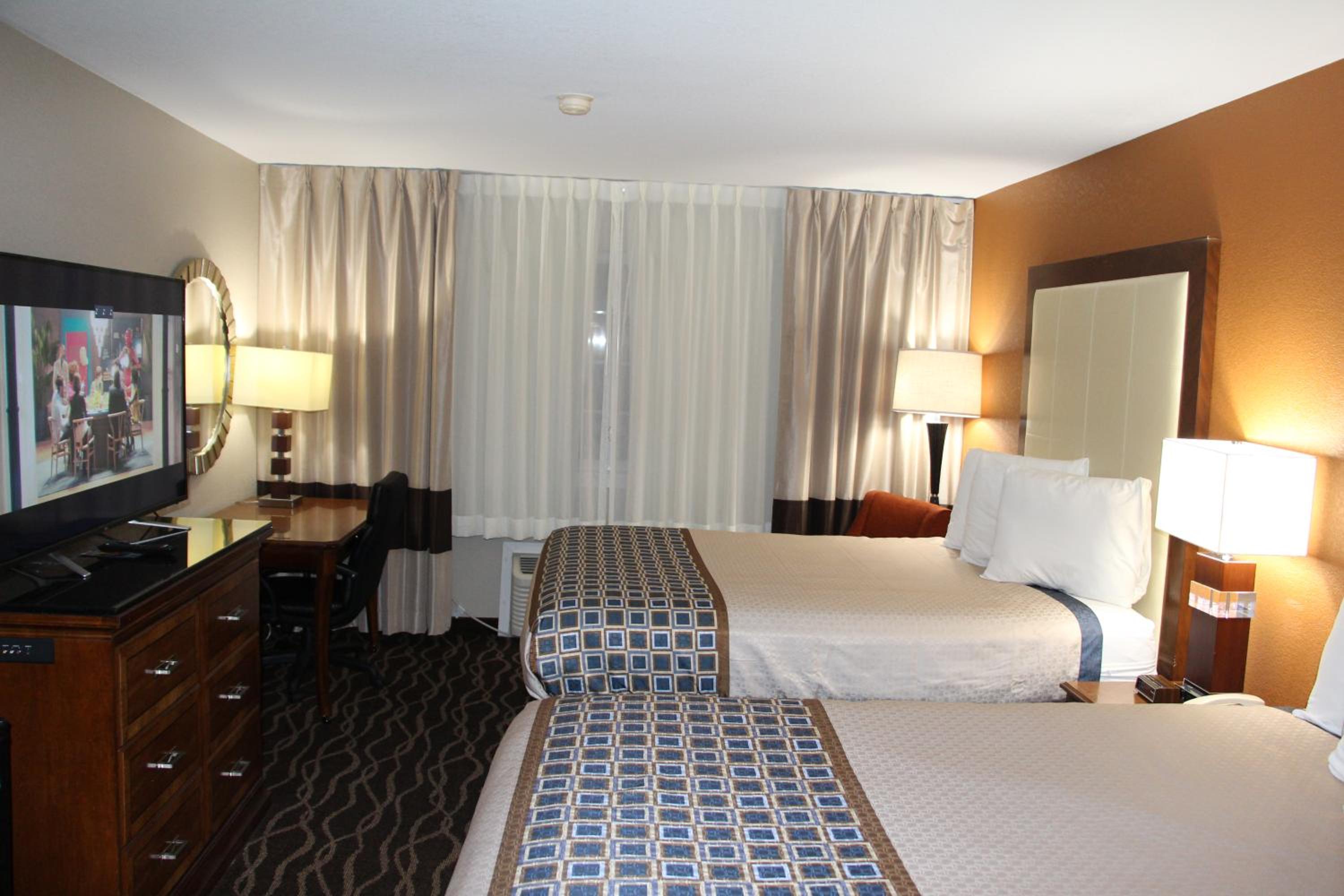 Double Queen with Two Queen Beds - Non-Smoking - Indoor photo 2