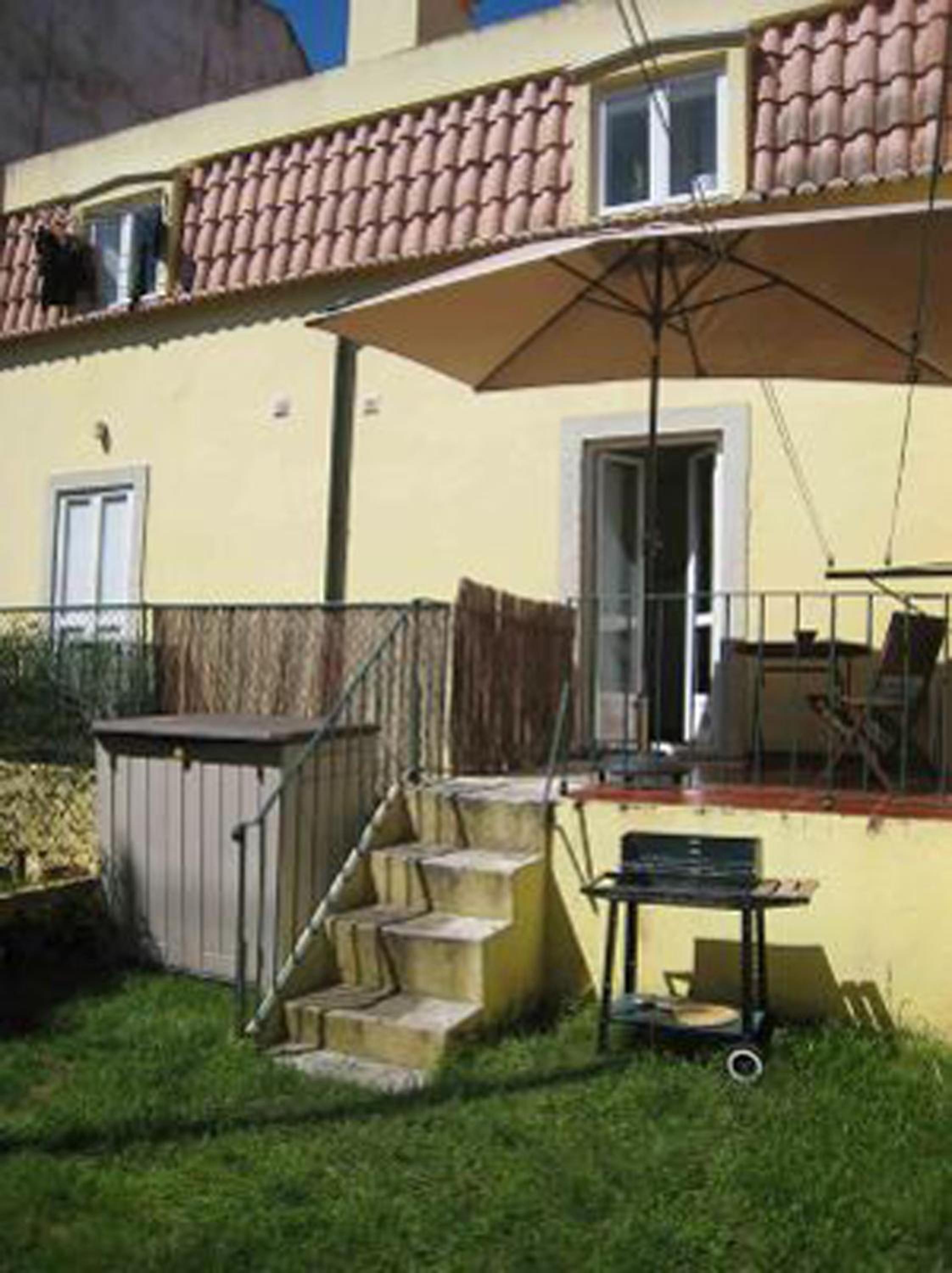 Apartment with Terrace - Photo 5