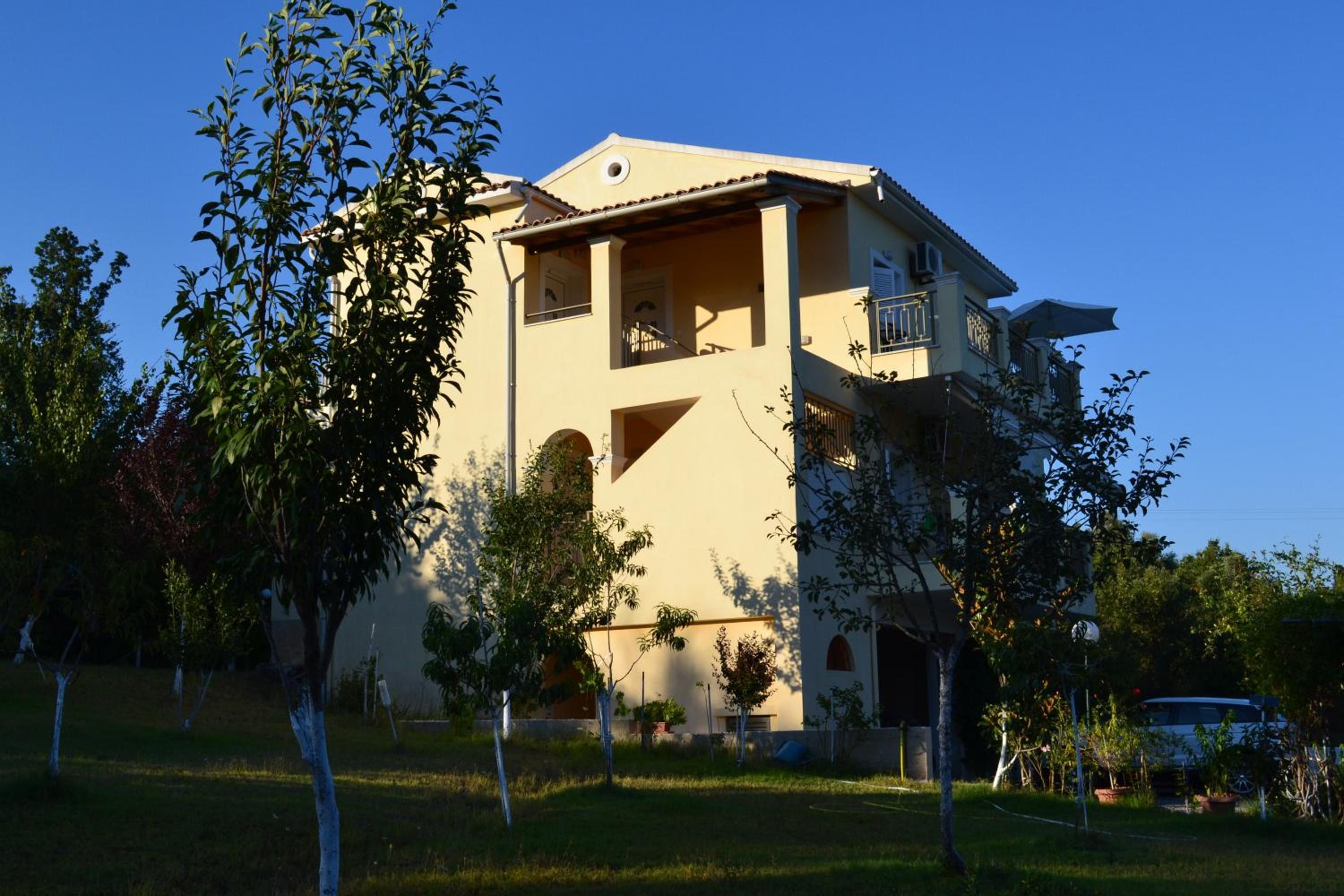Apartment with Balcony photo 2