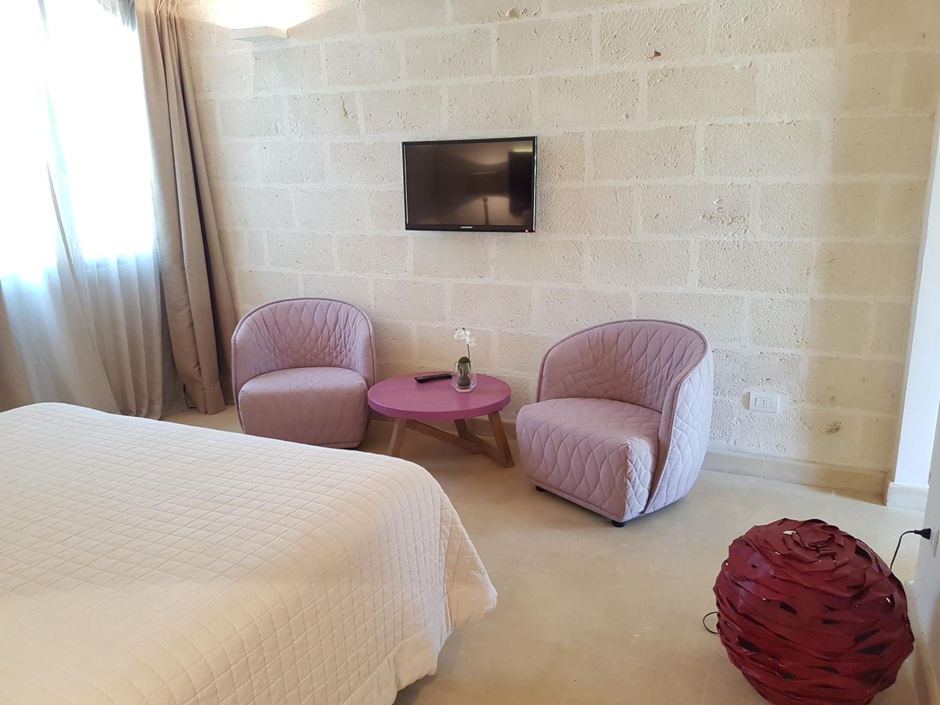Double Room with Patio photo 1