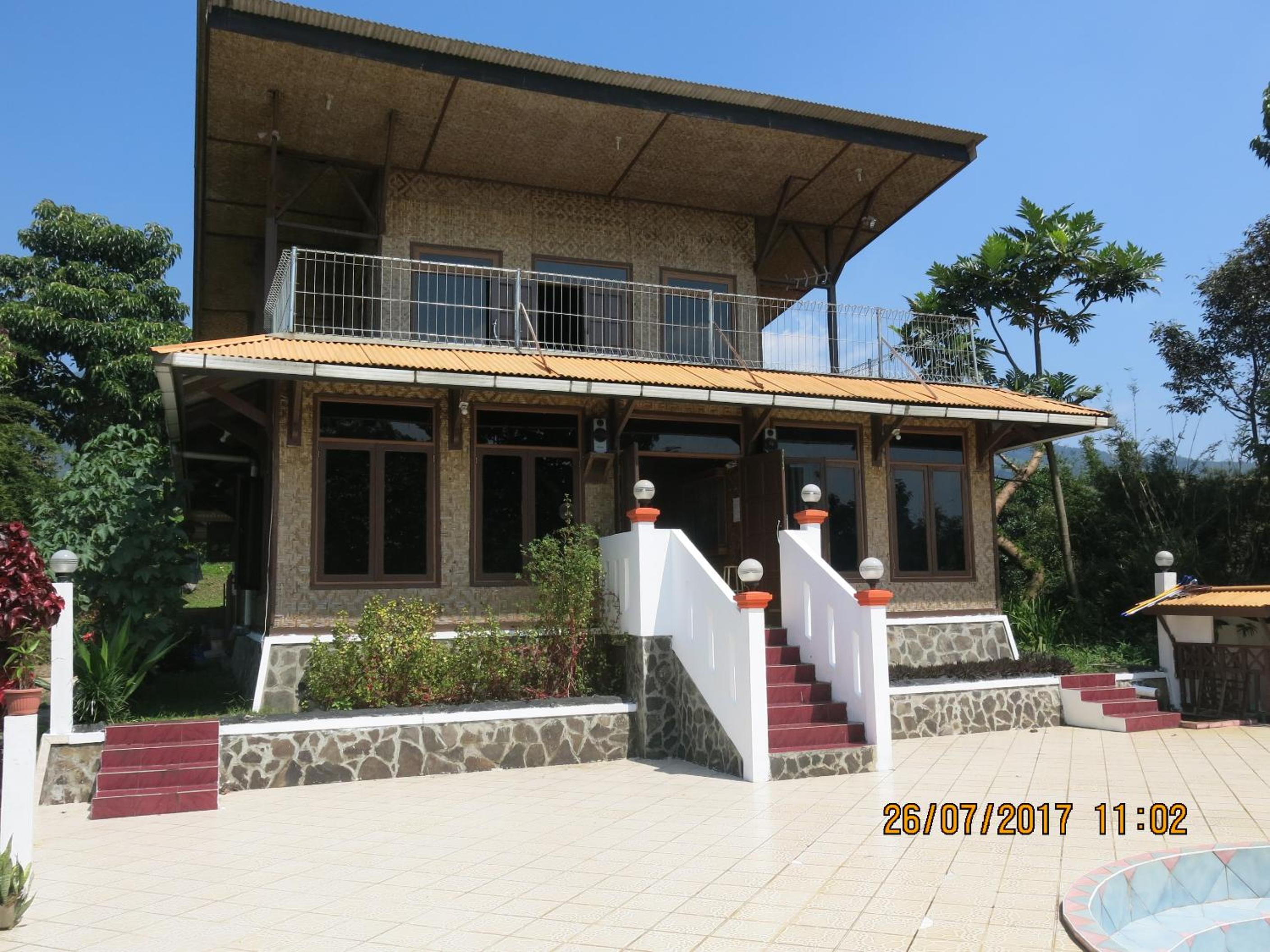 Three-Bedroom House - Photo 31