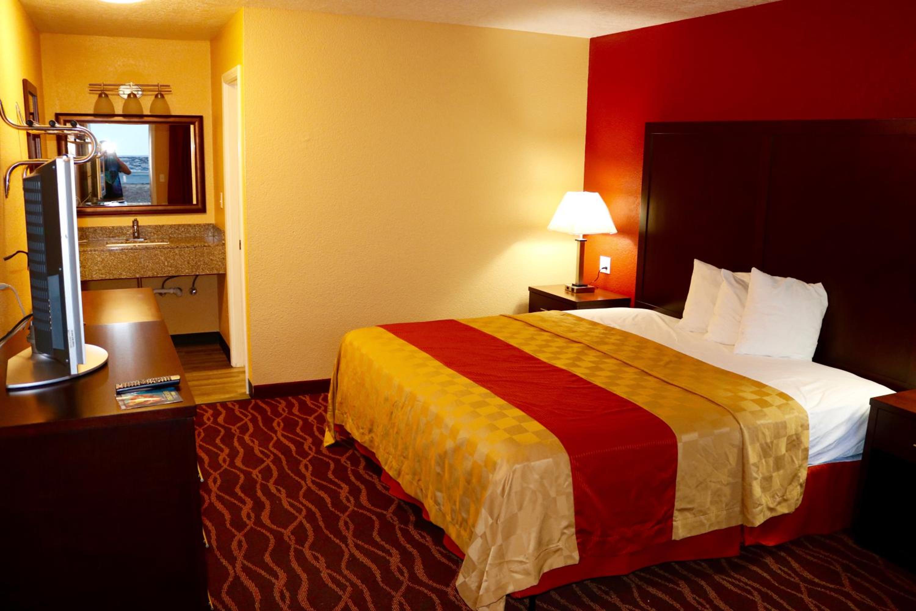 King Room - Non-Smoking- No-pets photo 2