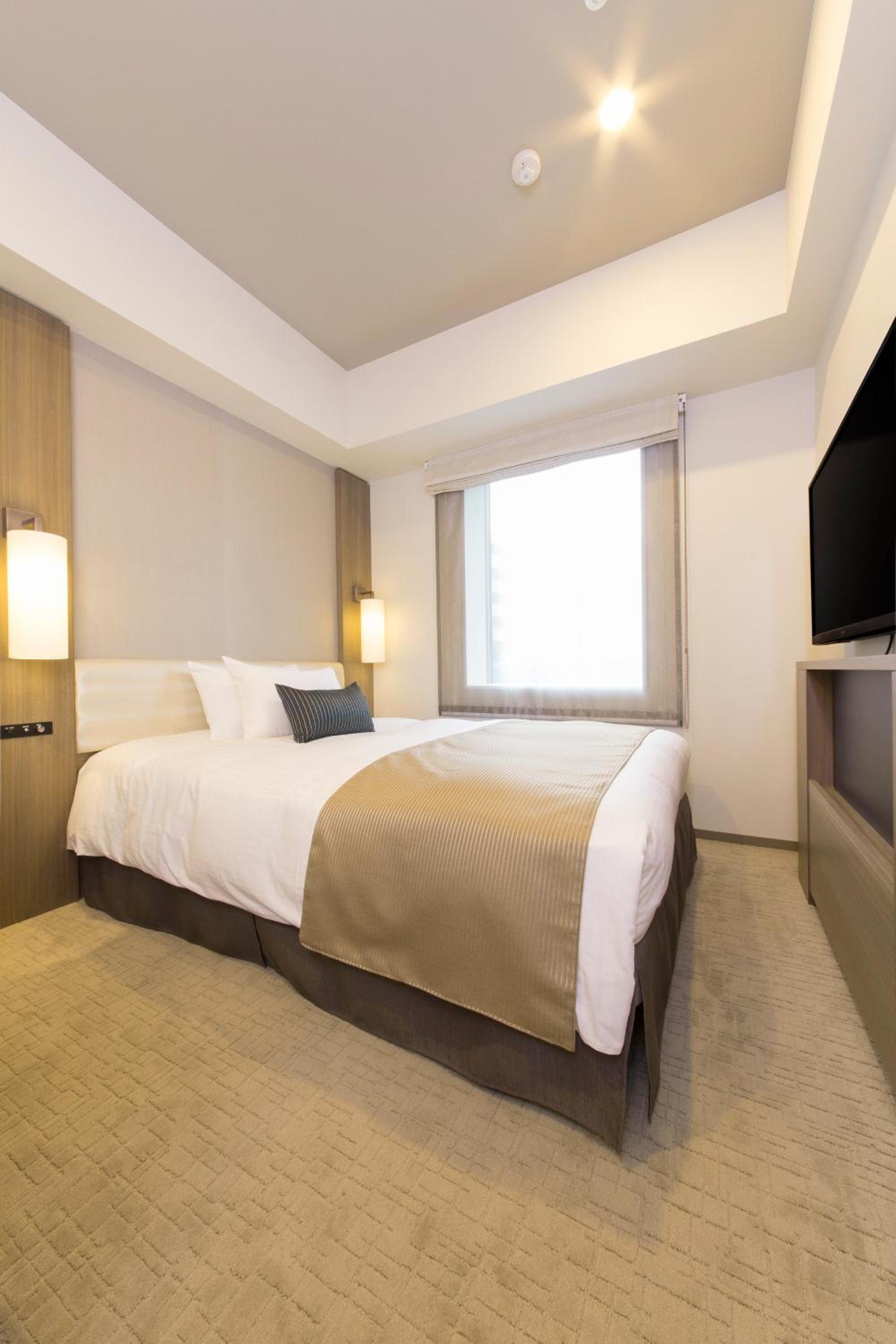 Moderate Double Room with Small Double Bed - Non-Smoking photo 2