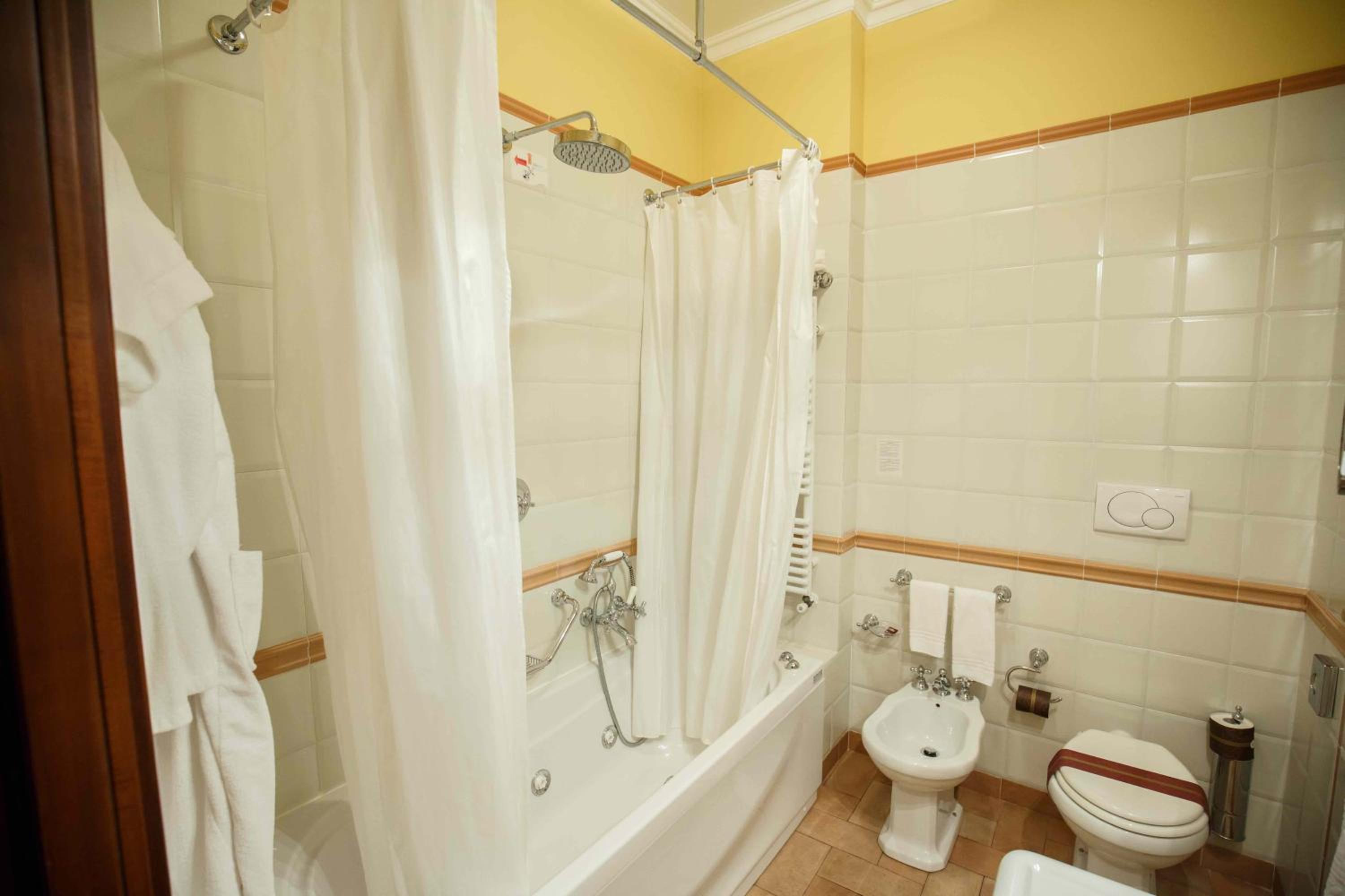 Suite - Photo 2
