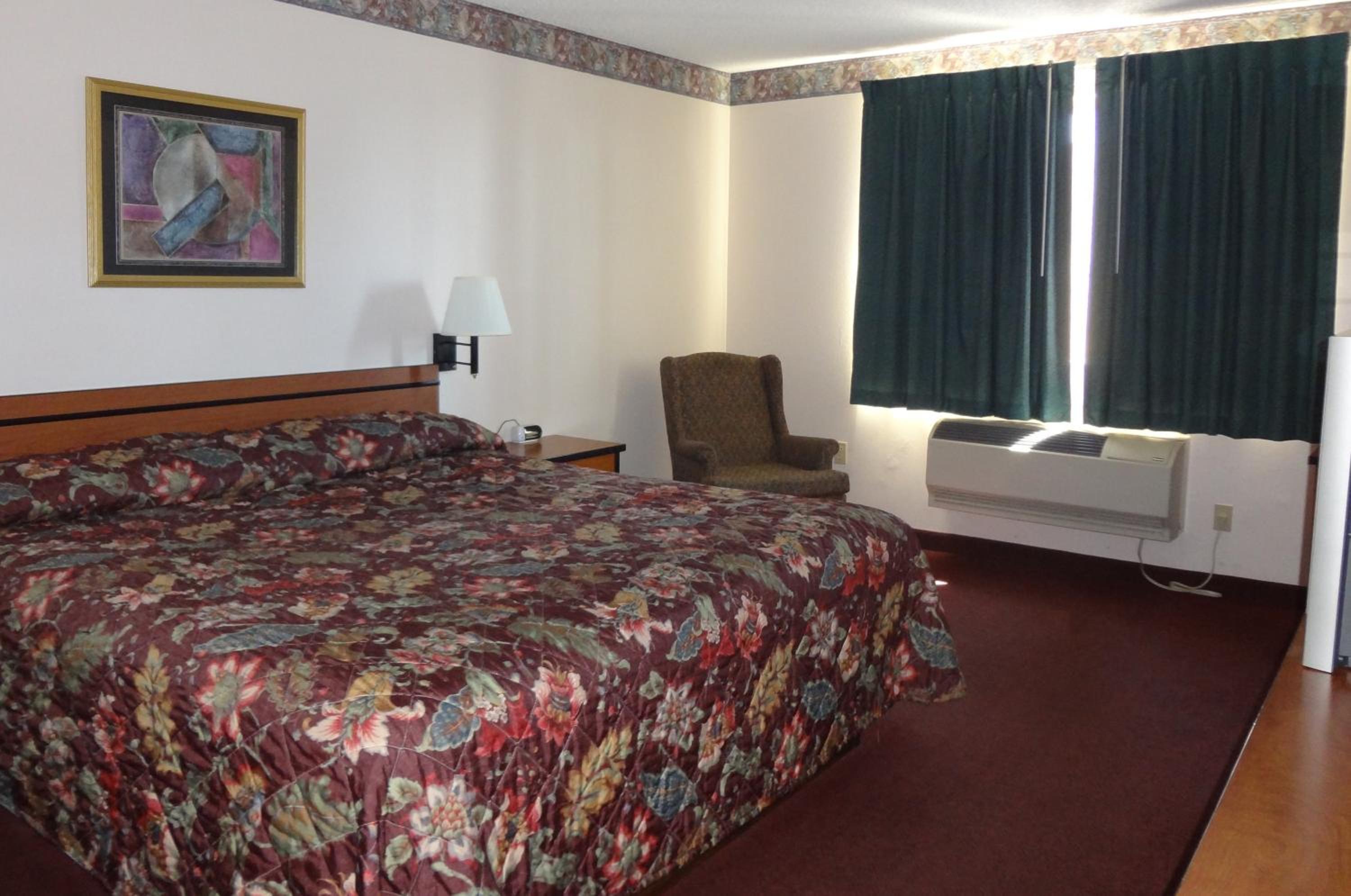 King Room - Non-Smoking - Photo 5