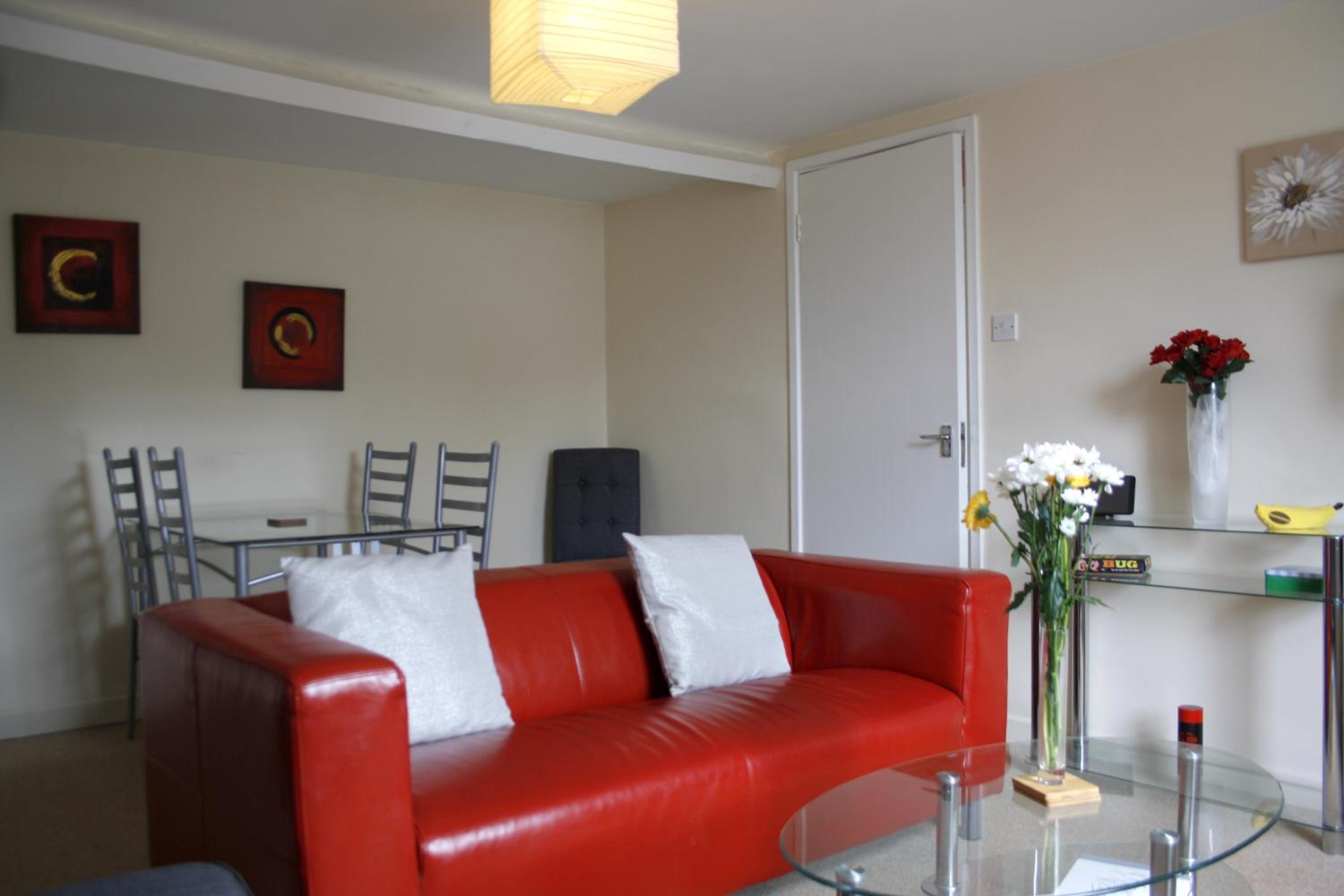 Three-Bedroom Apartment - Photo 7