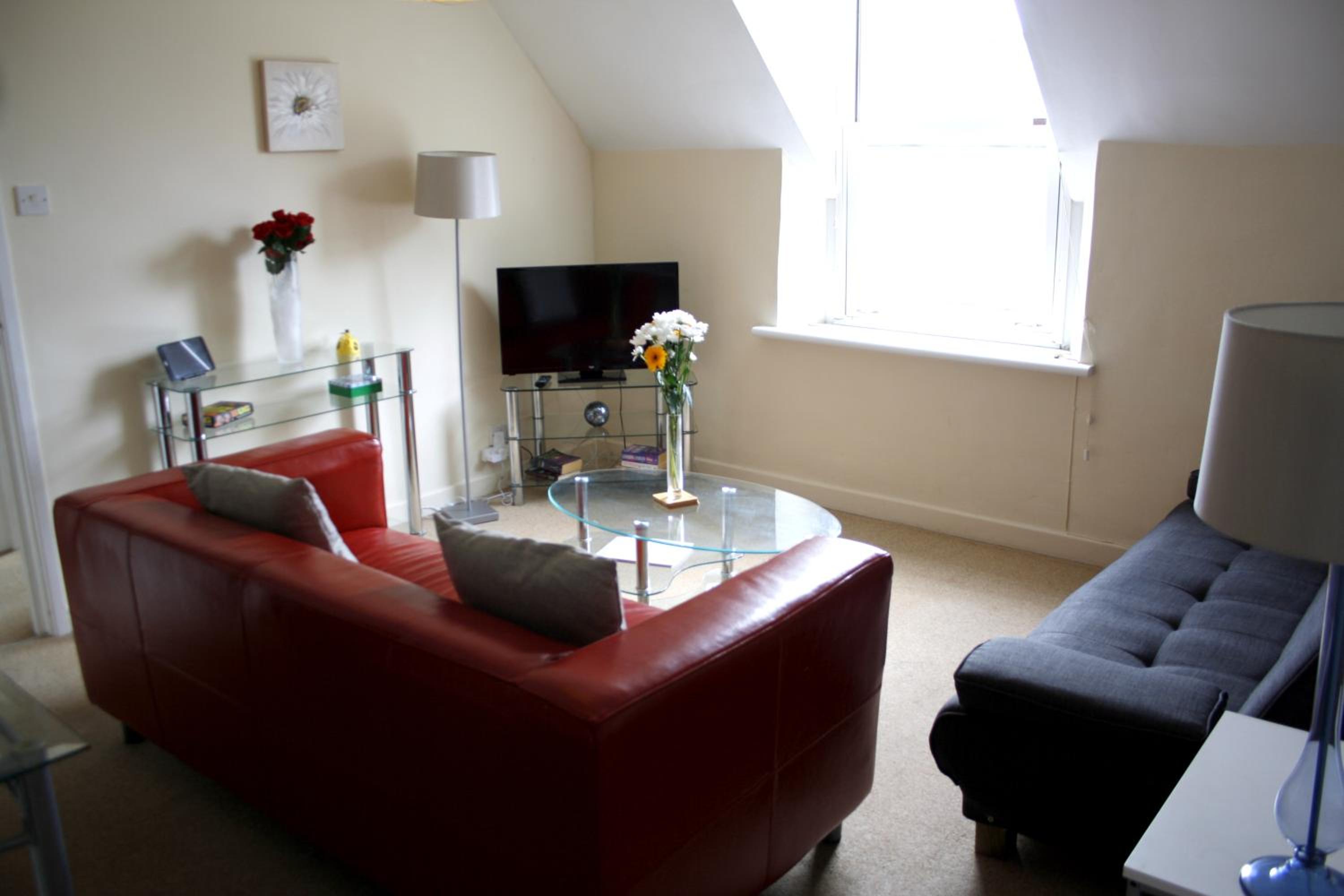 Three-Bedroom Apartment - Photo 8