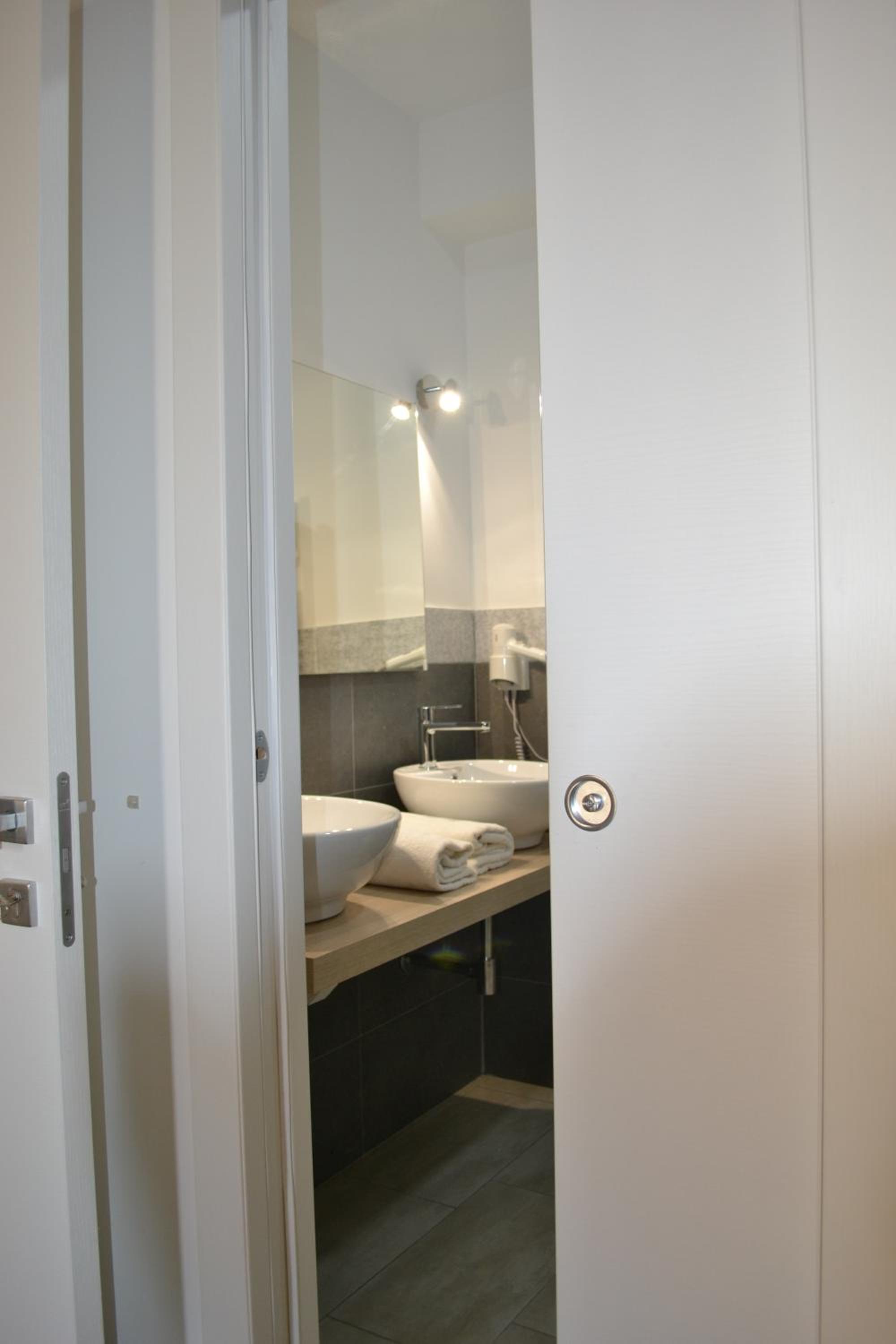 Deluxe Double Room with Balcony photo 2