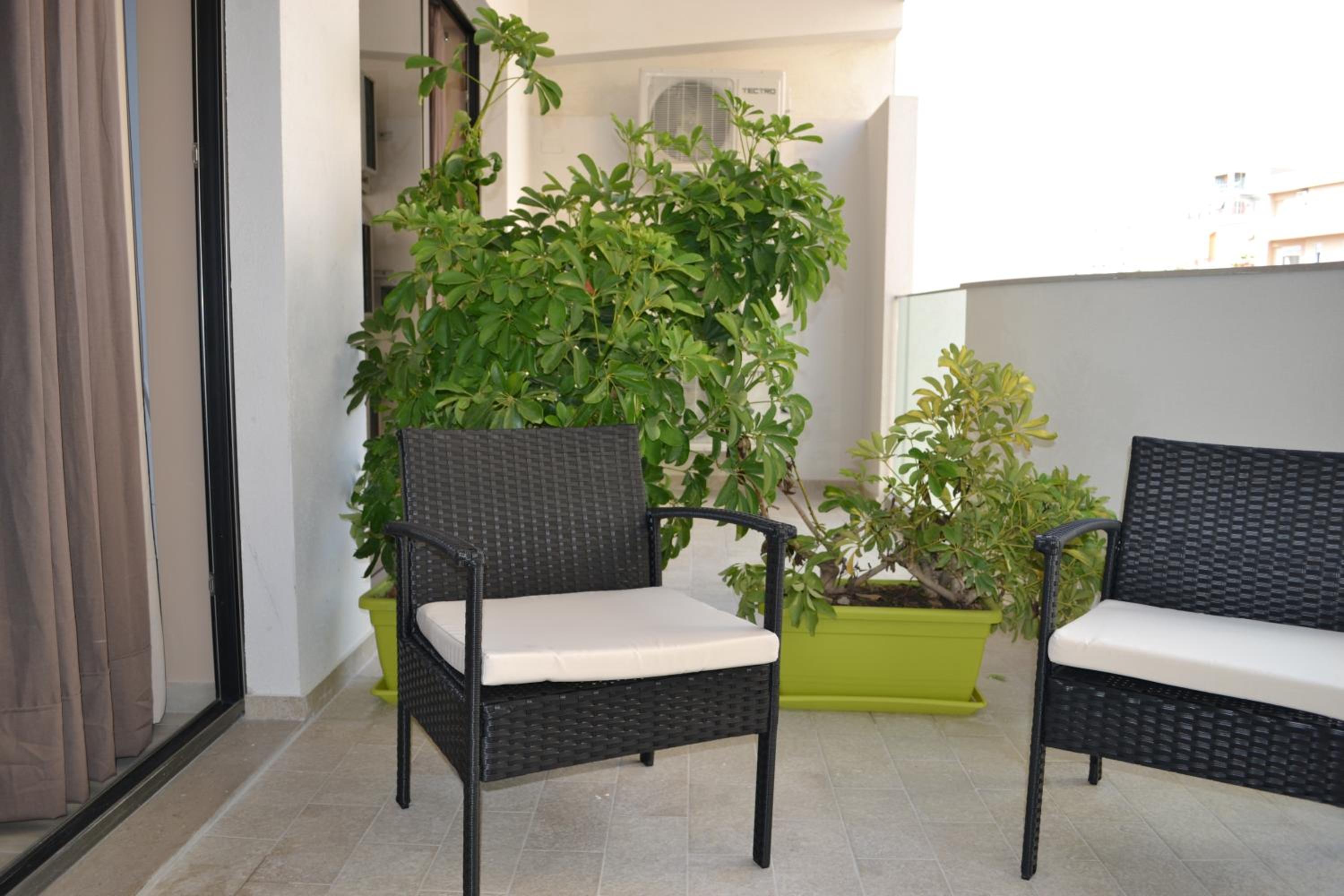 Deluxe Double Room with Balcony photo 3