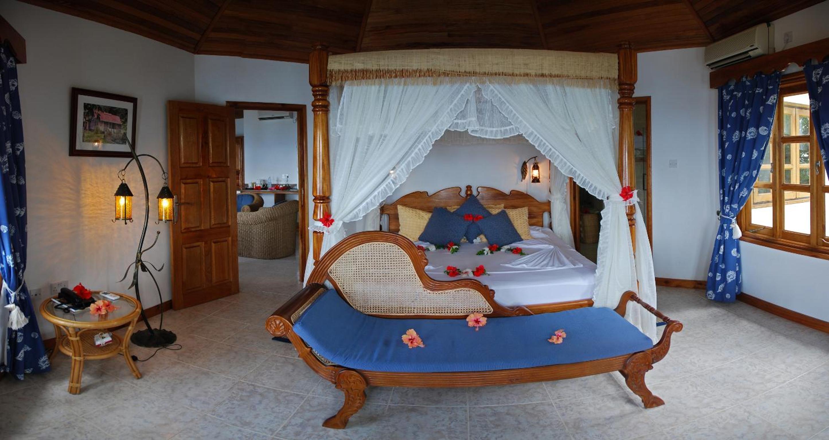 Honeymoon Suite - Photo 1