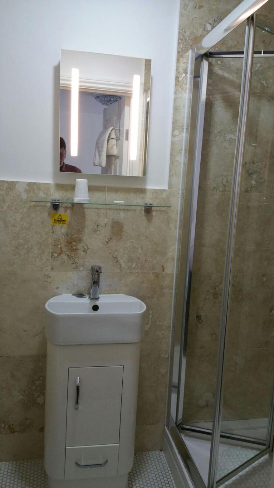Double Room - Photo 17