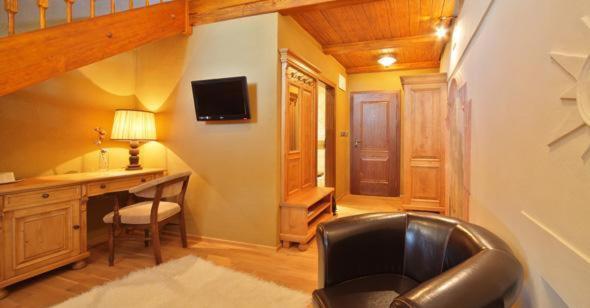 Duplex Suite - Photo 4