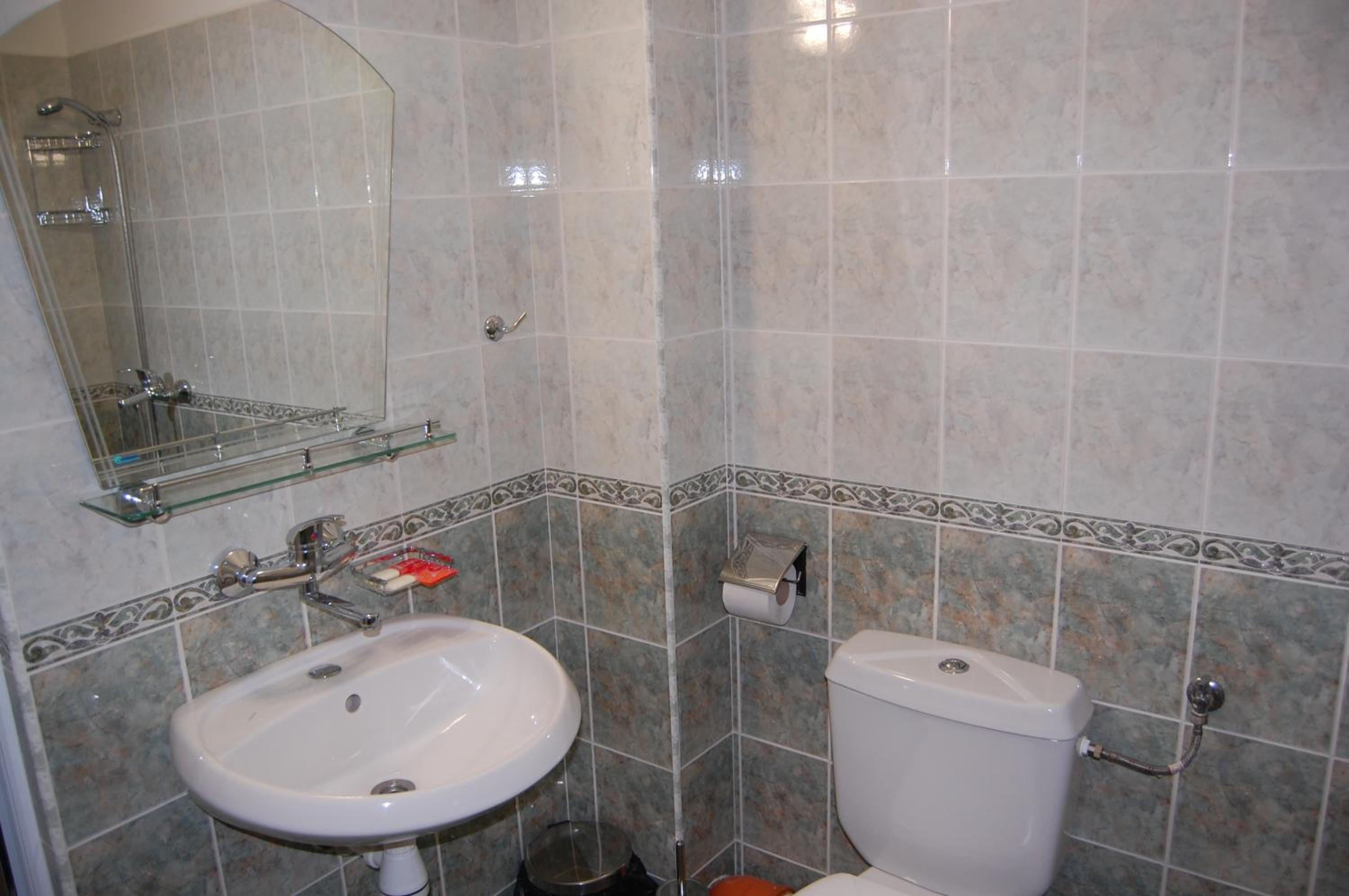One-Bedroom Suite with Balcony - Photo 5