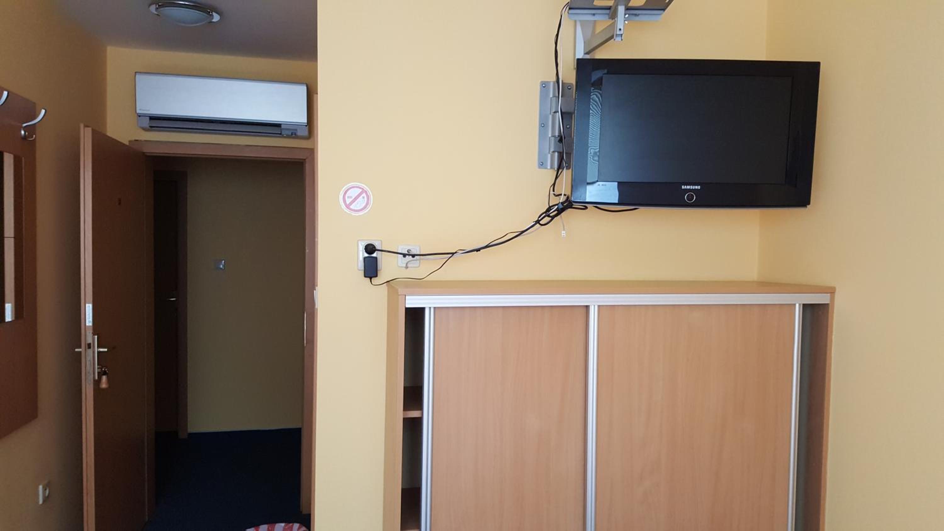 Standard Twin Room - Photo 2