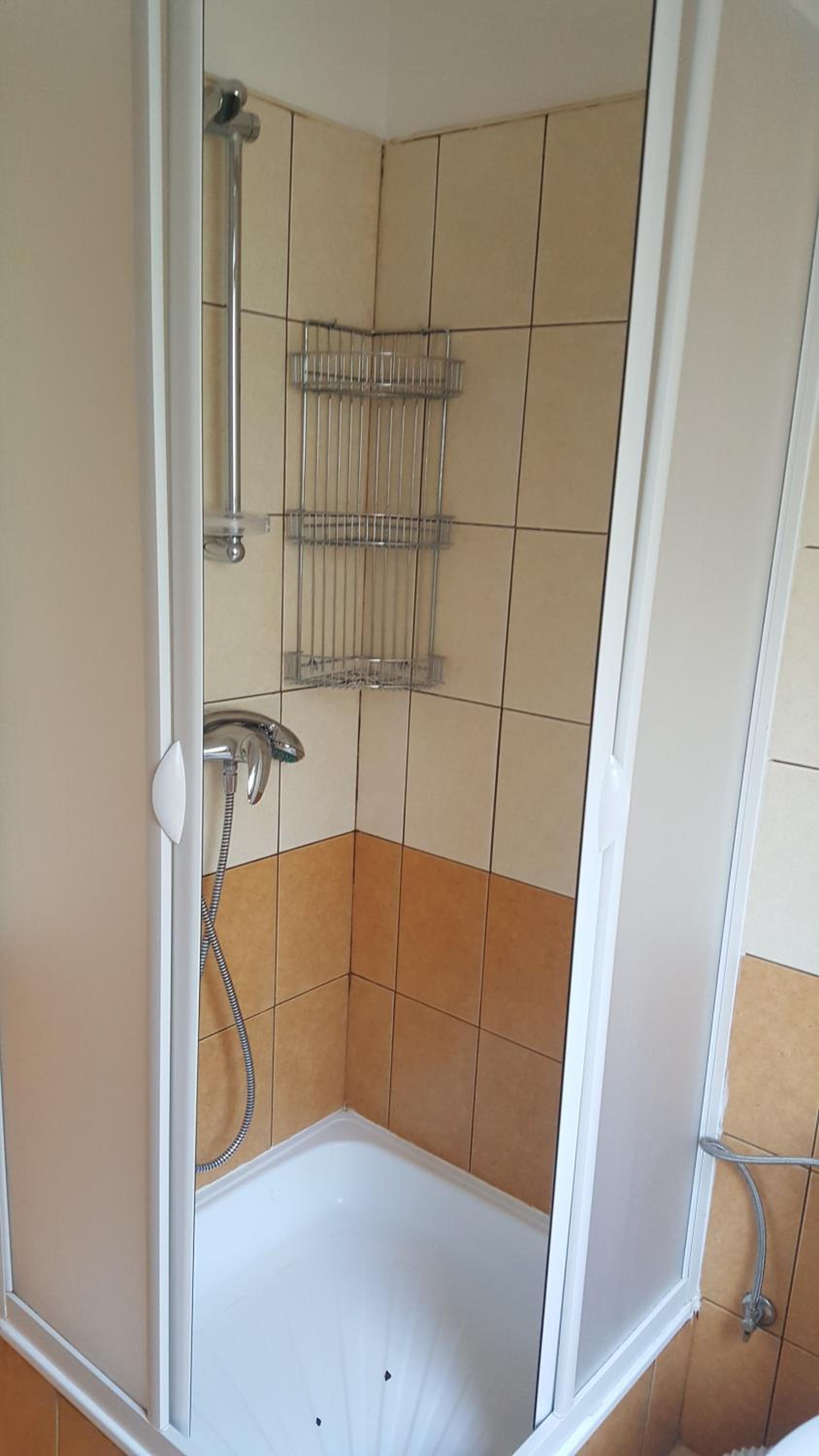 Standard Twin Room - Photo 3