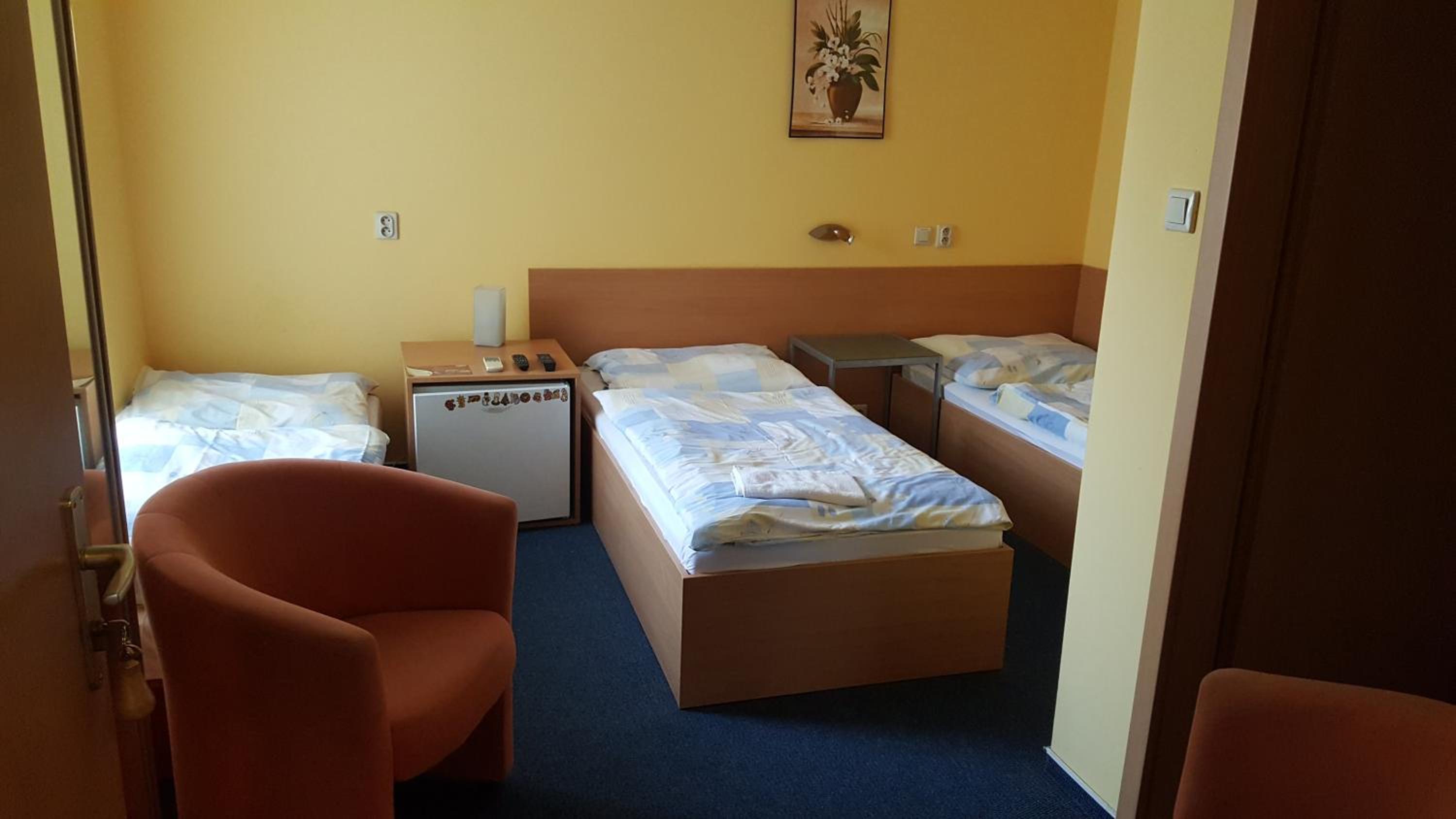 Large Double Room - Photo 7
