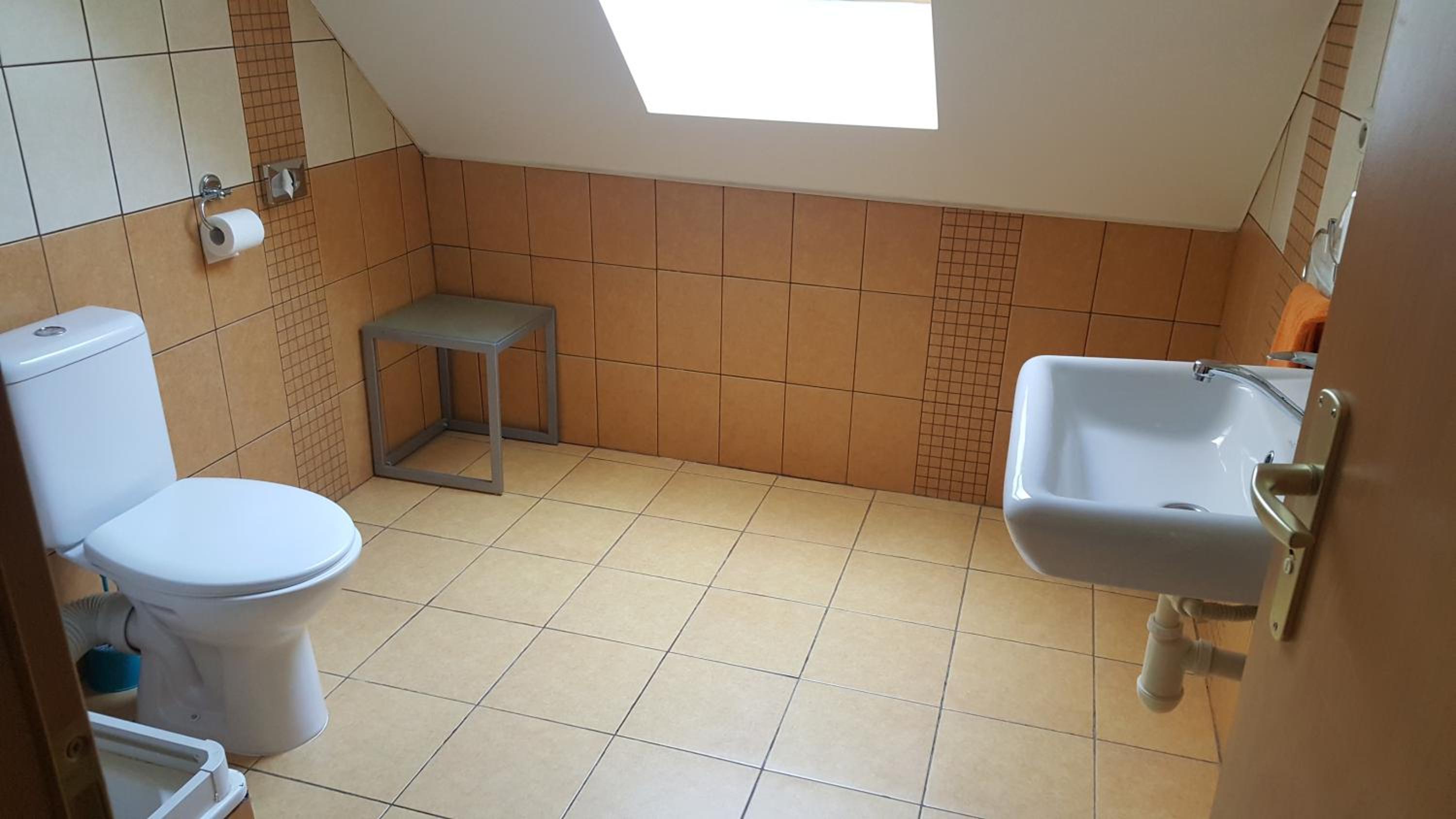Large Double Room - Photo 4