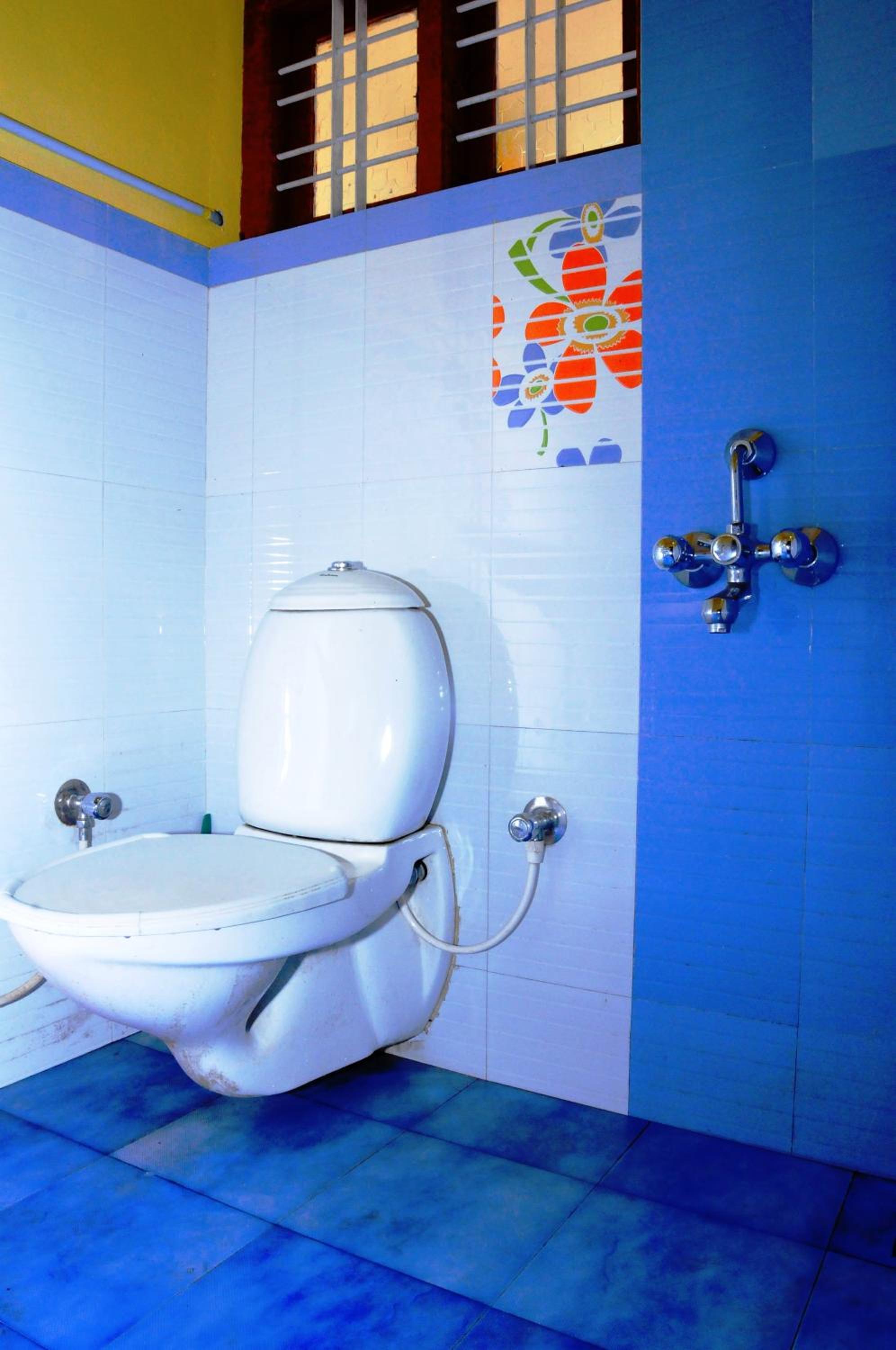 Double Room with Private Bathroom - Photo 4