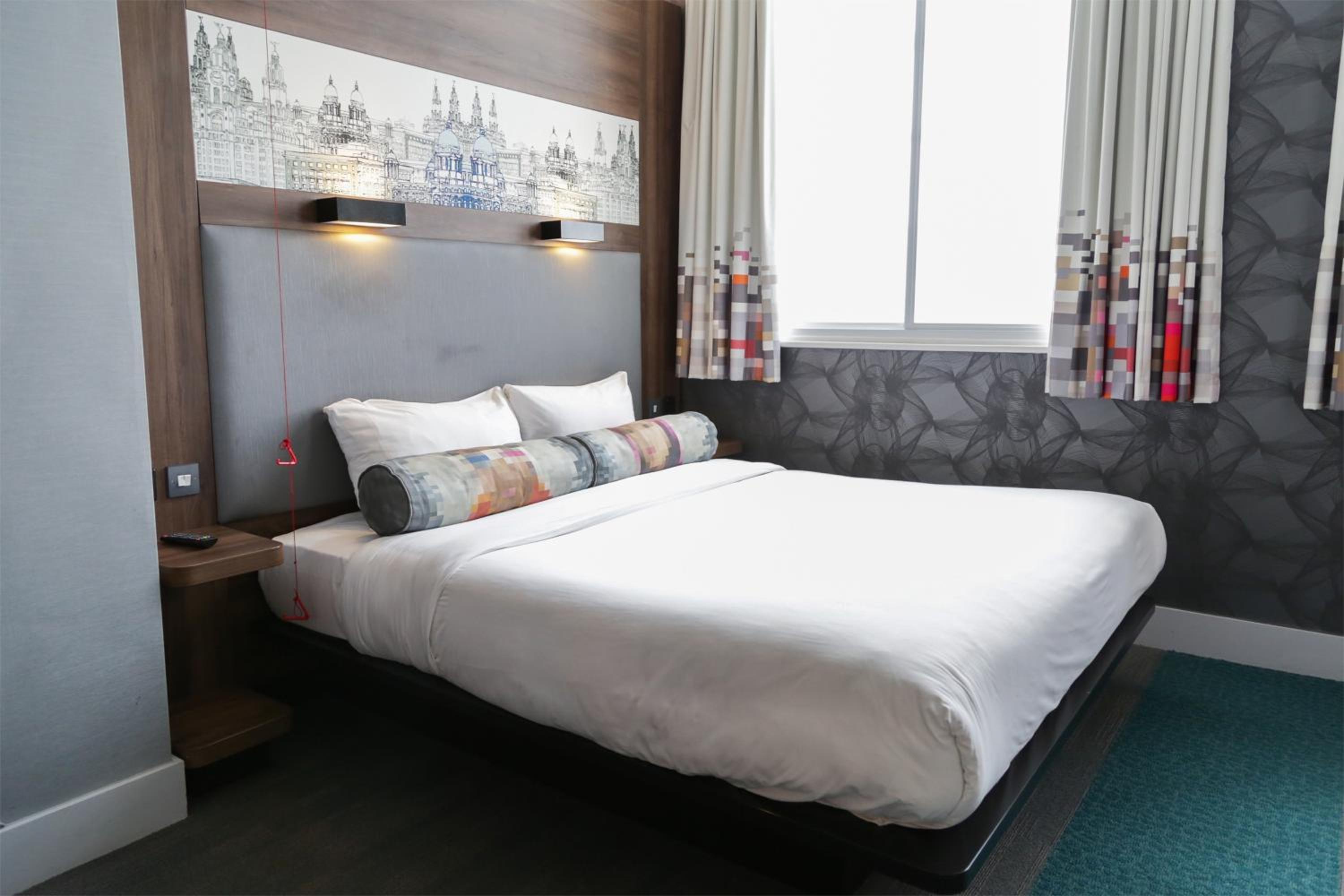 Aloft Lower Ground King Guest Room with One King Bed