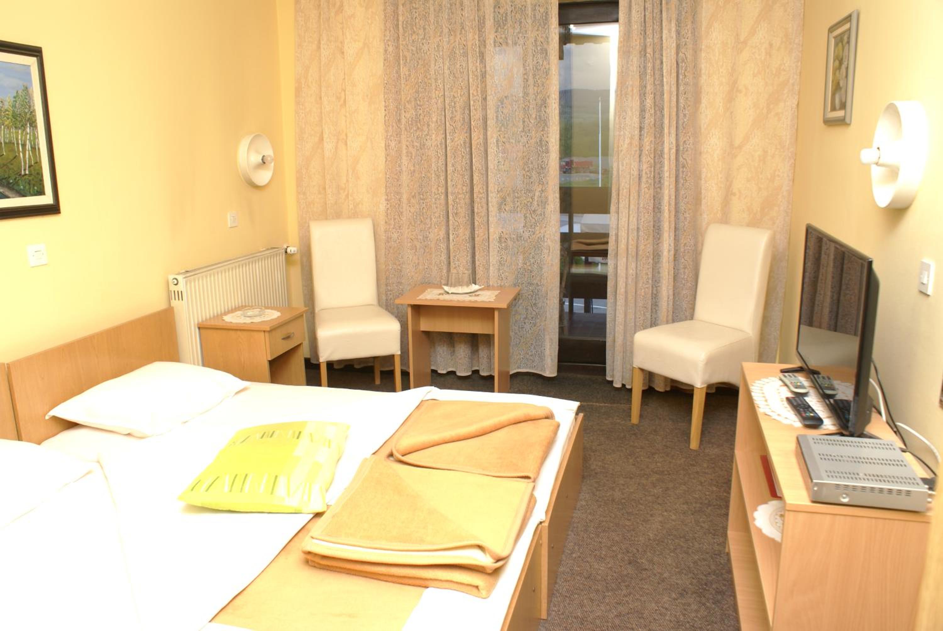 Double or Twin Room with Bathroom photo 1