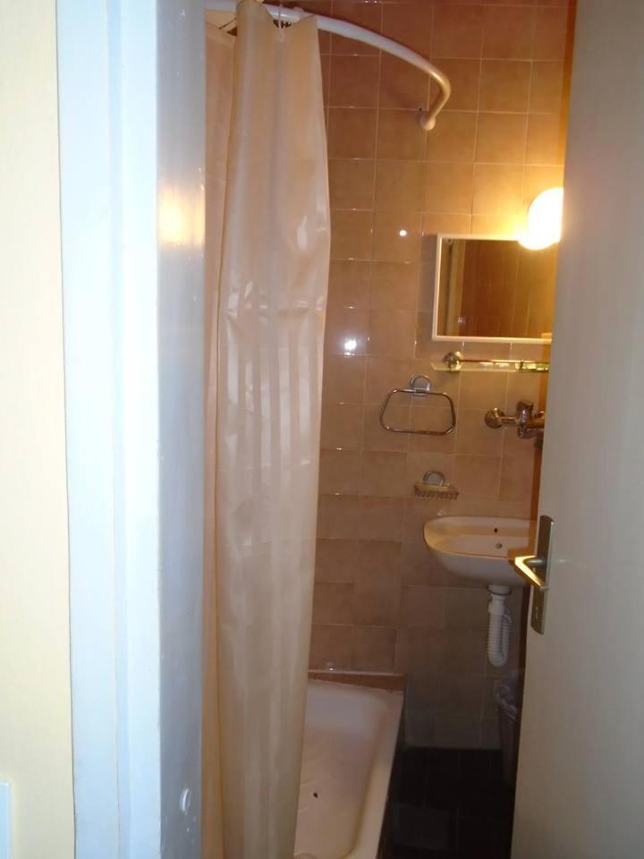 Double or Twin Room with Bathroom photo 2