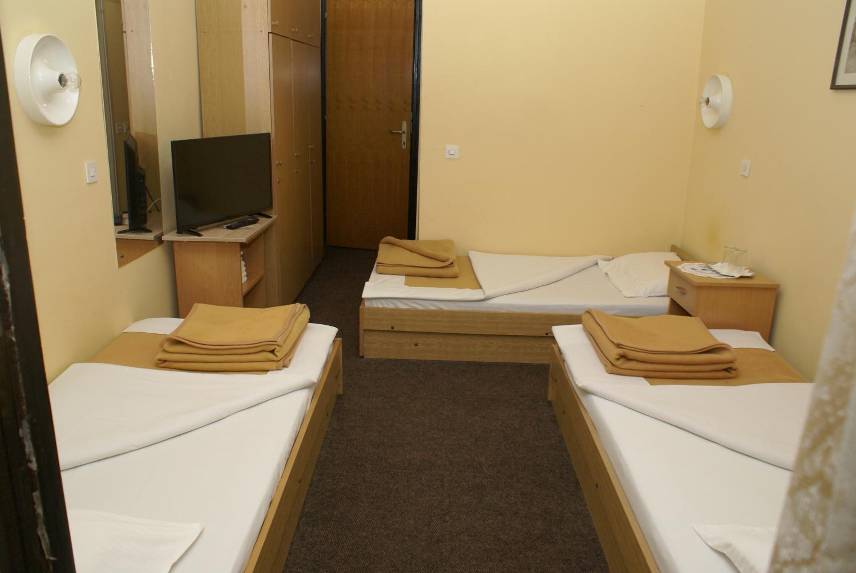 Triple Room with Bathroom photo 2